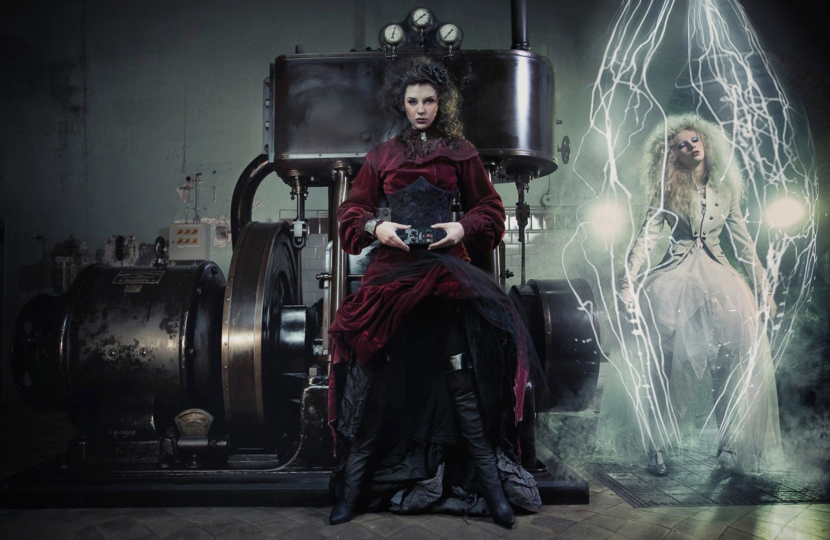 Image of Papermoon Fototapete "LABOR-FRAUEN FANTASIE SURREAL TRAUM KUNST MASCHINE XXL"