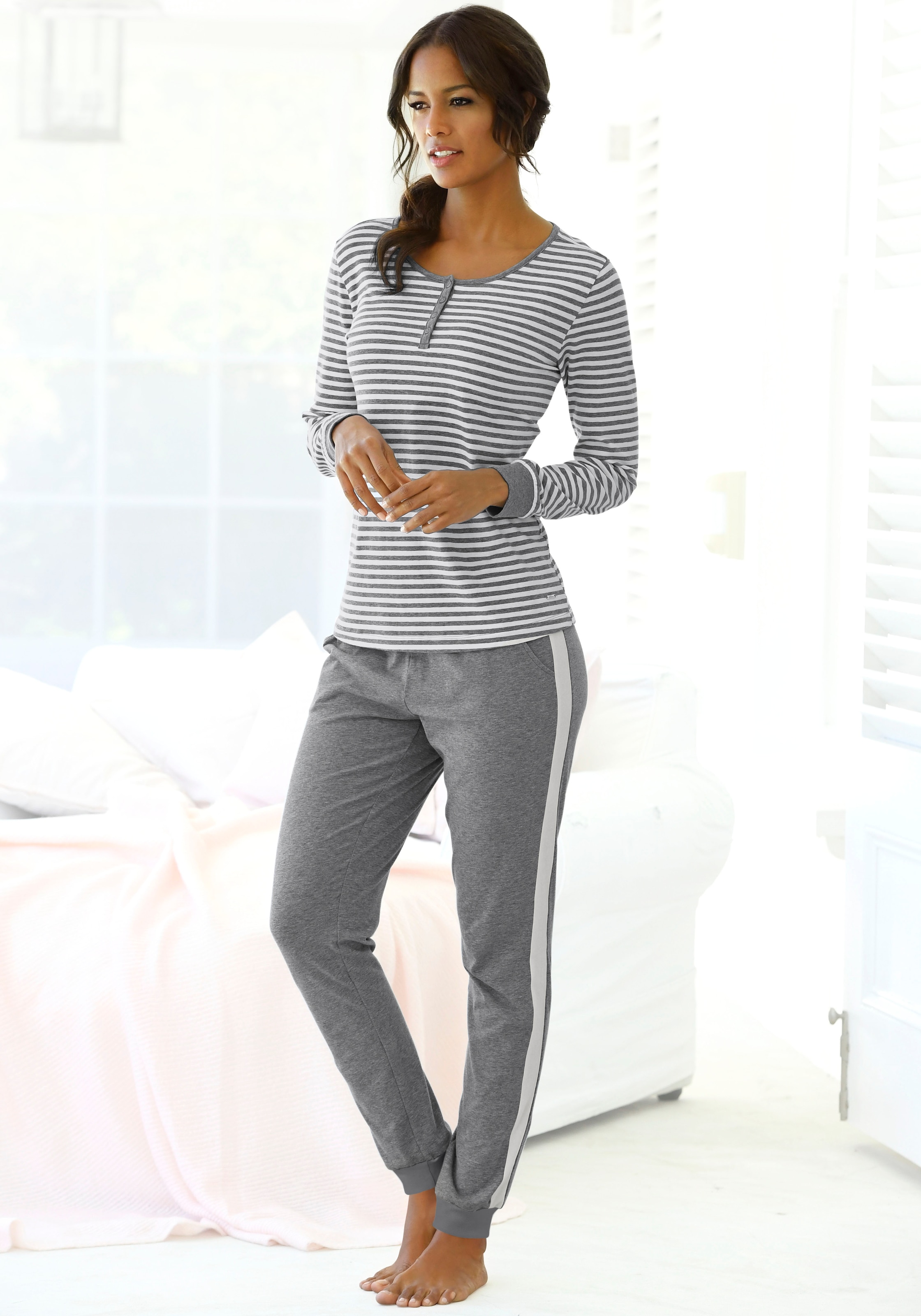 Image of s.Oliver Pyjama Set, 2 tlg. mit seitlichen Streifen am Bein