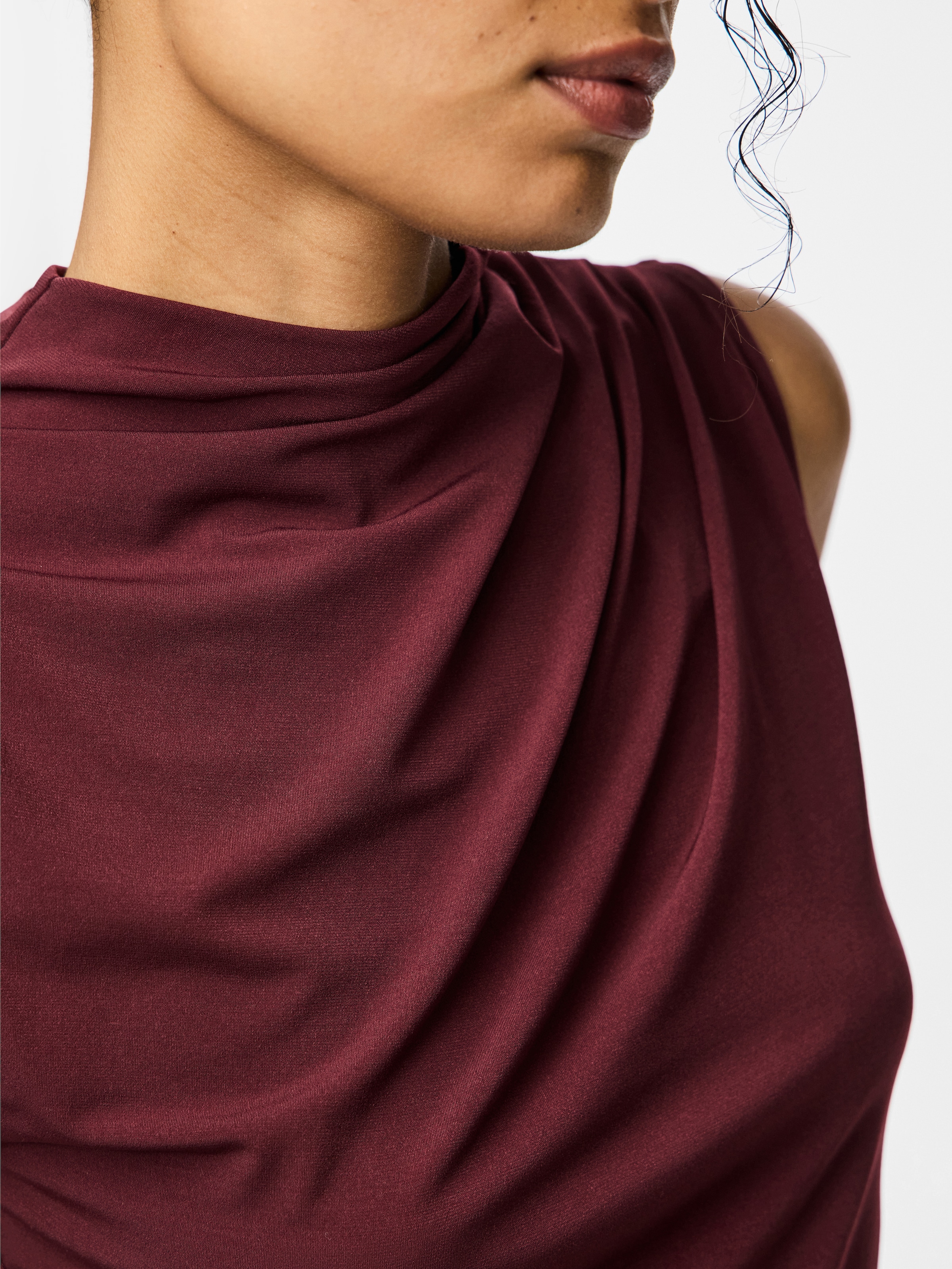 pieces T-shirt à col montant »PCMADISON SL DRAPED TOP NOOS BC«