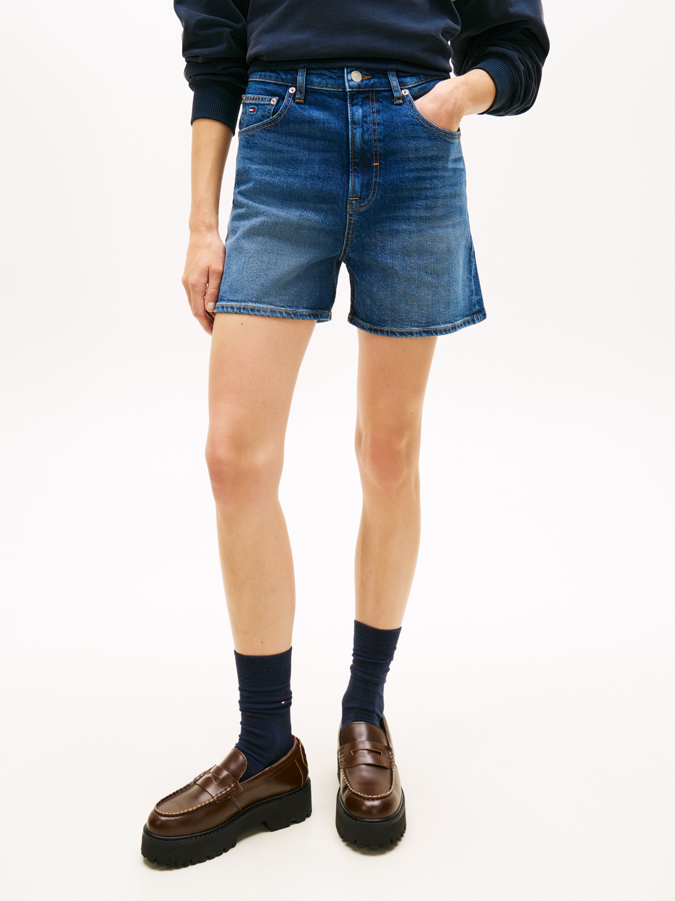 Image of Tommy Jeans Shorts "MOM SHORT BJ8155"