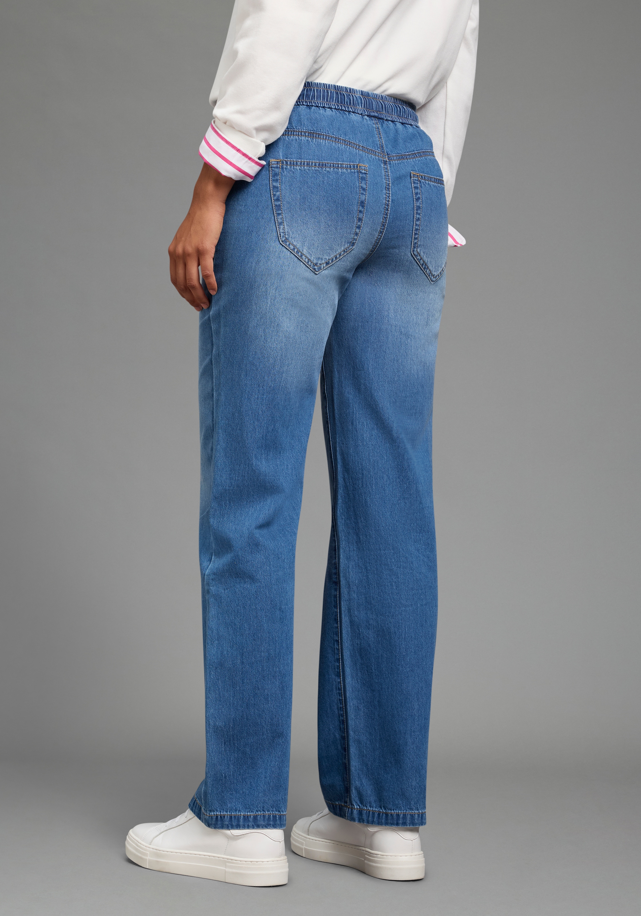 Arizona Jeans Relax-fit »mit Schnürung« avec jambe droite, uni