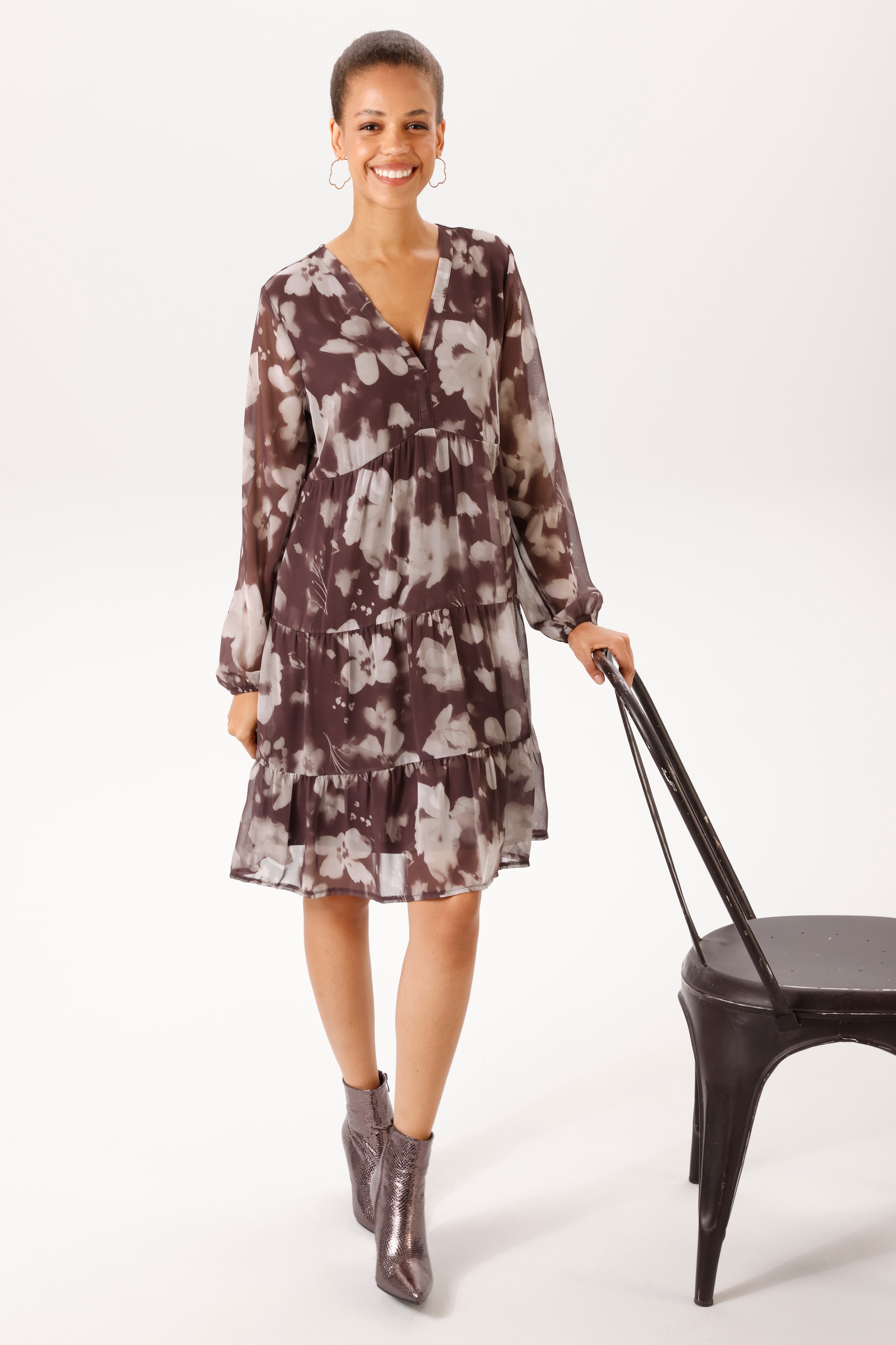 Aniston CASUAL Robe chemisier imprimé de fleurs batik graphiques - NOUVELLE COLLECTION