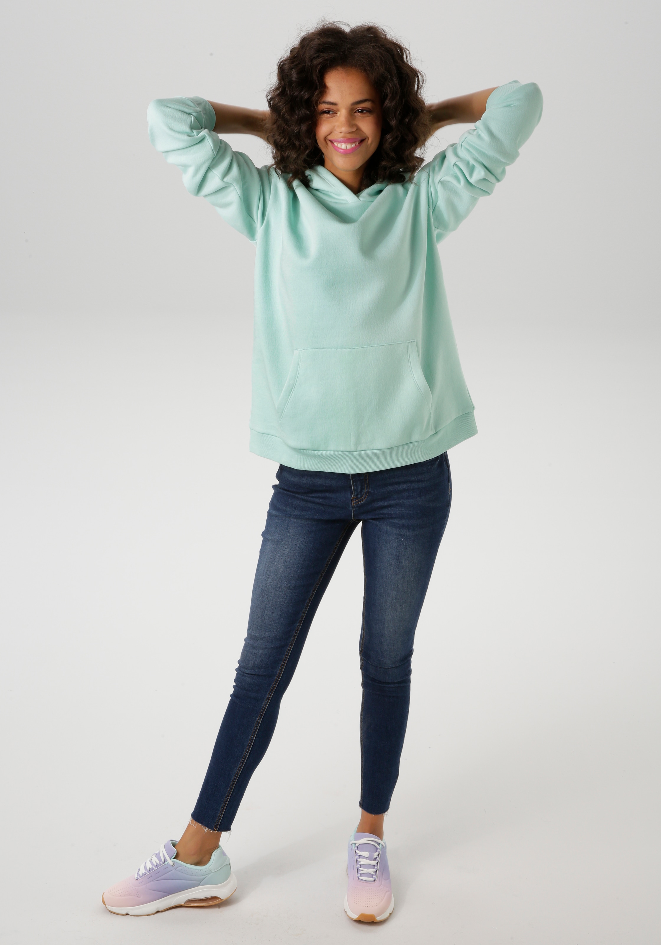 Aniston CASUAL Kapuzensweatshirt, mit Smiley im Rücken