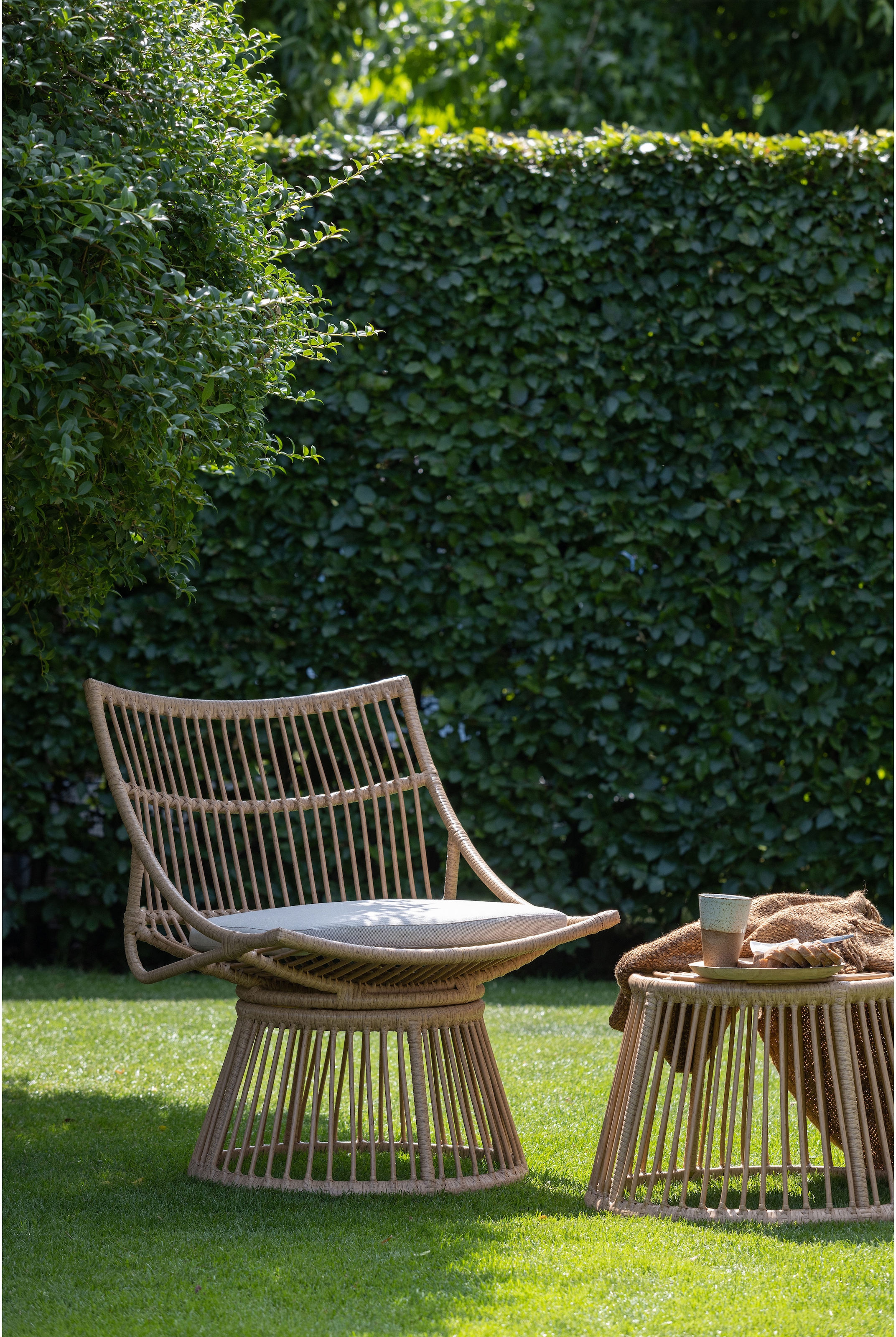 WOOOD Rattanstuhl »Alatna Wicker auf Aluminiumgestell pulverbeschichtet H80 x B64 x T53cm« () Geflochtenes Kunstfaser, Sitzpolster inklusive, Tragkraft 120 kg