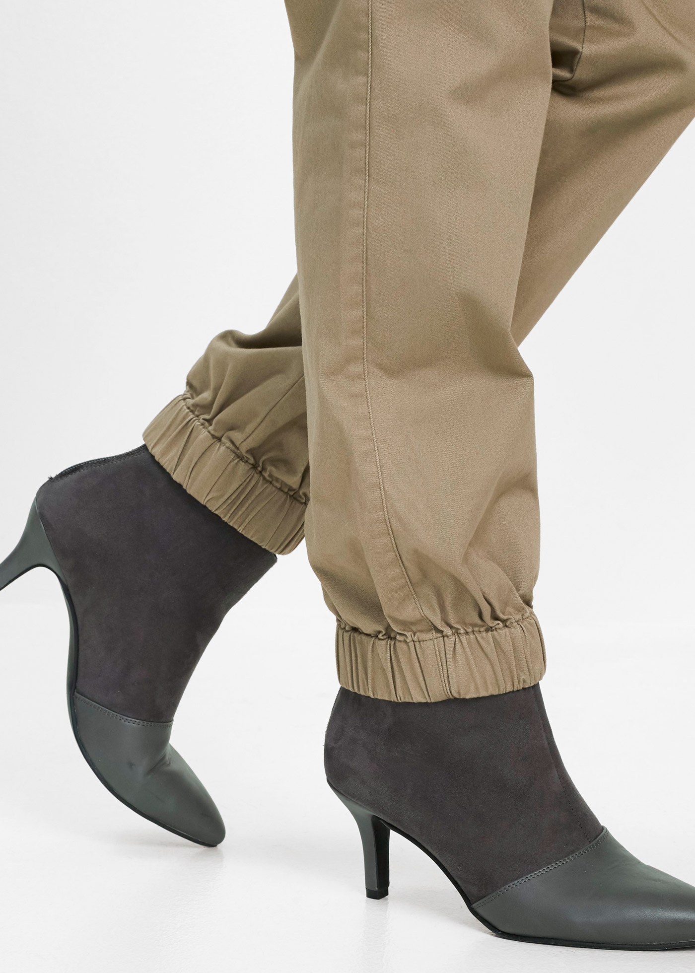 bonprix Pantalon cargo  aus Baumwolle mit Elasthan, lockere Passform, mit Bequembund