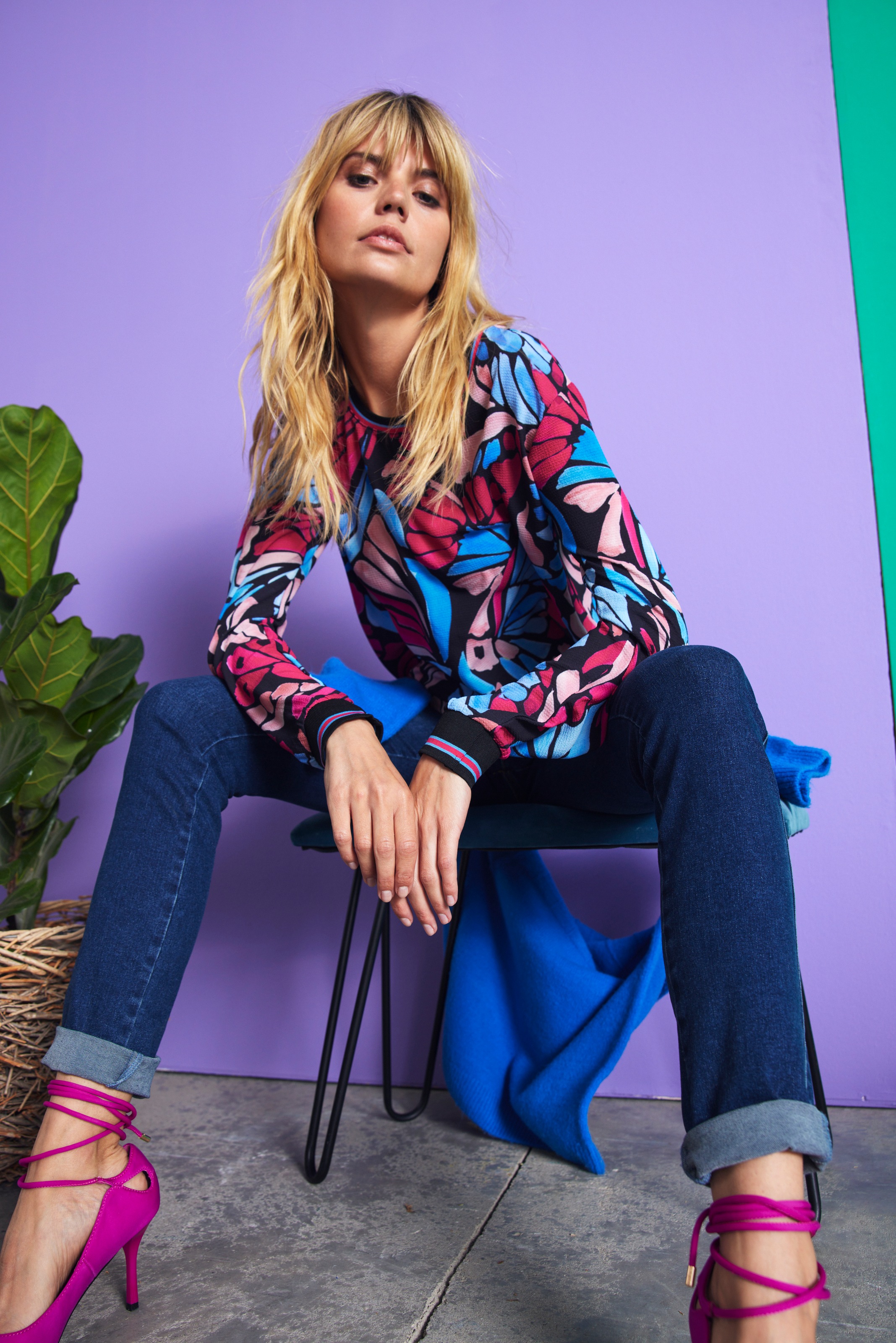 ♕ Aniston SELECTED Shirtbluse, mit farbenfrohem Druck und gestreiften  Bündchen versandkostenfrei bestellen