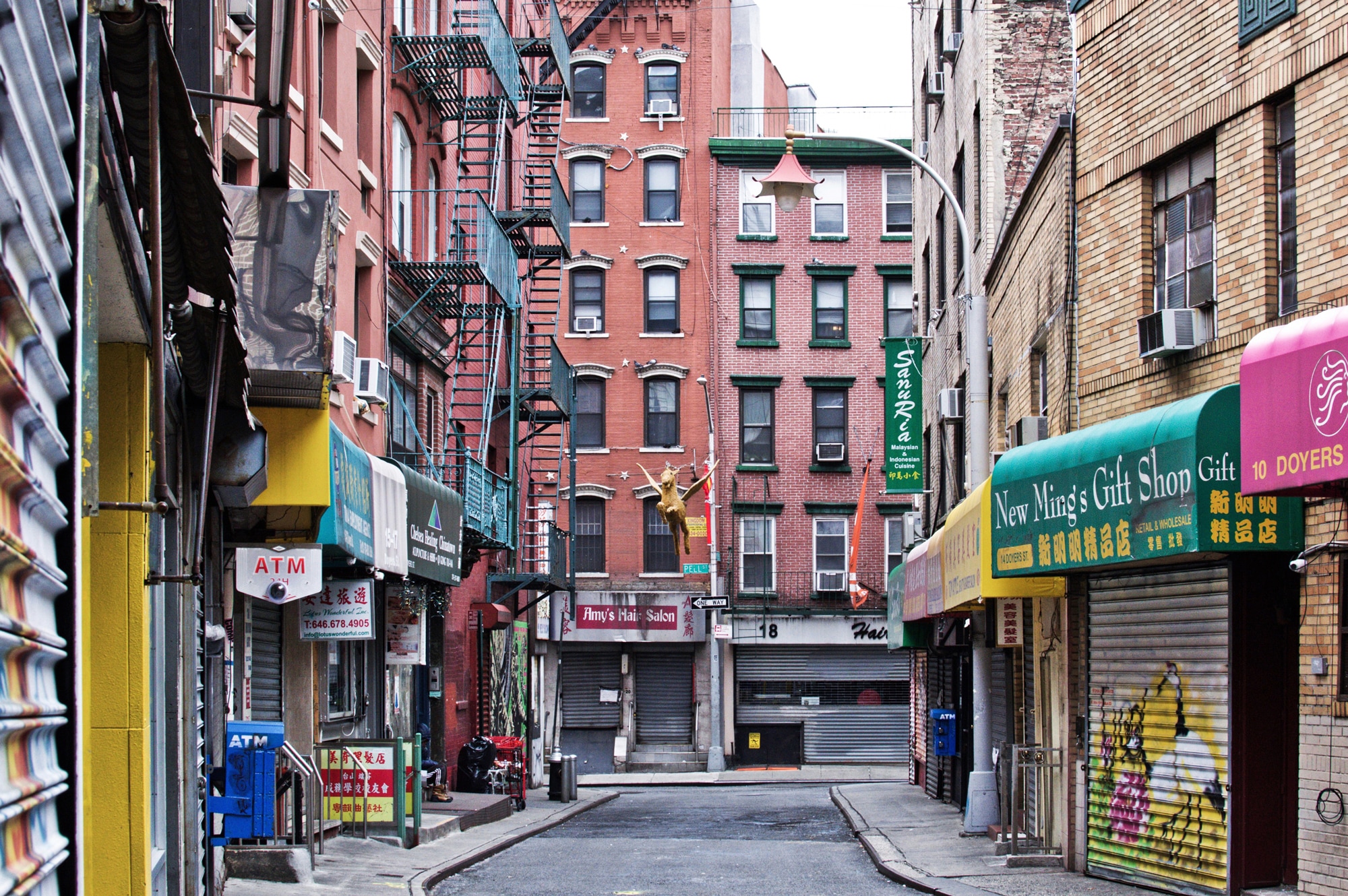 Image of Papermoon Fototapete "MANHATTAN-NEW YORK CHINATOWN GASSE ALT STADT ZIEGEL XXL"