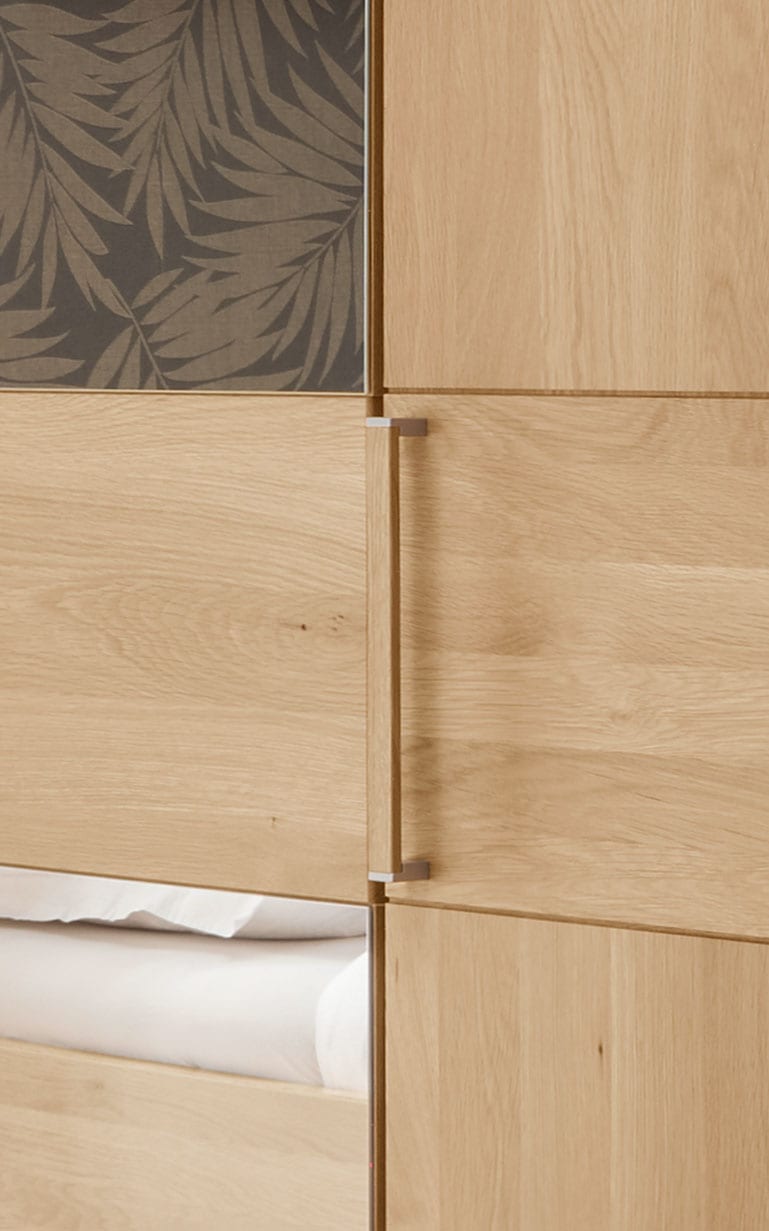 WIEMANN Drehtürenschrank »Kiruna« mit Kristallspiegel