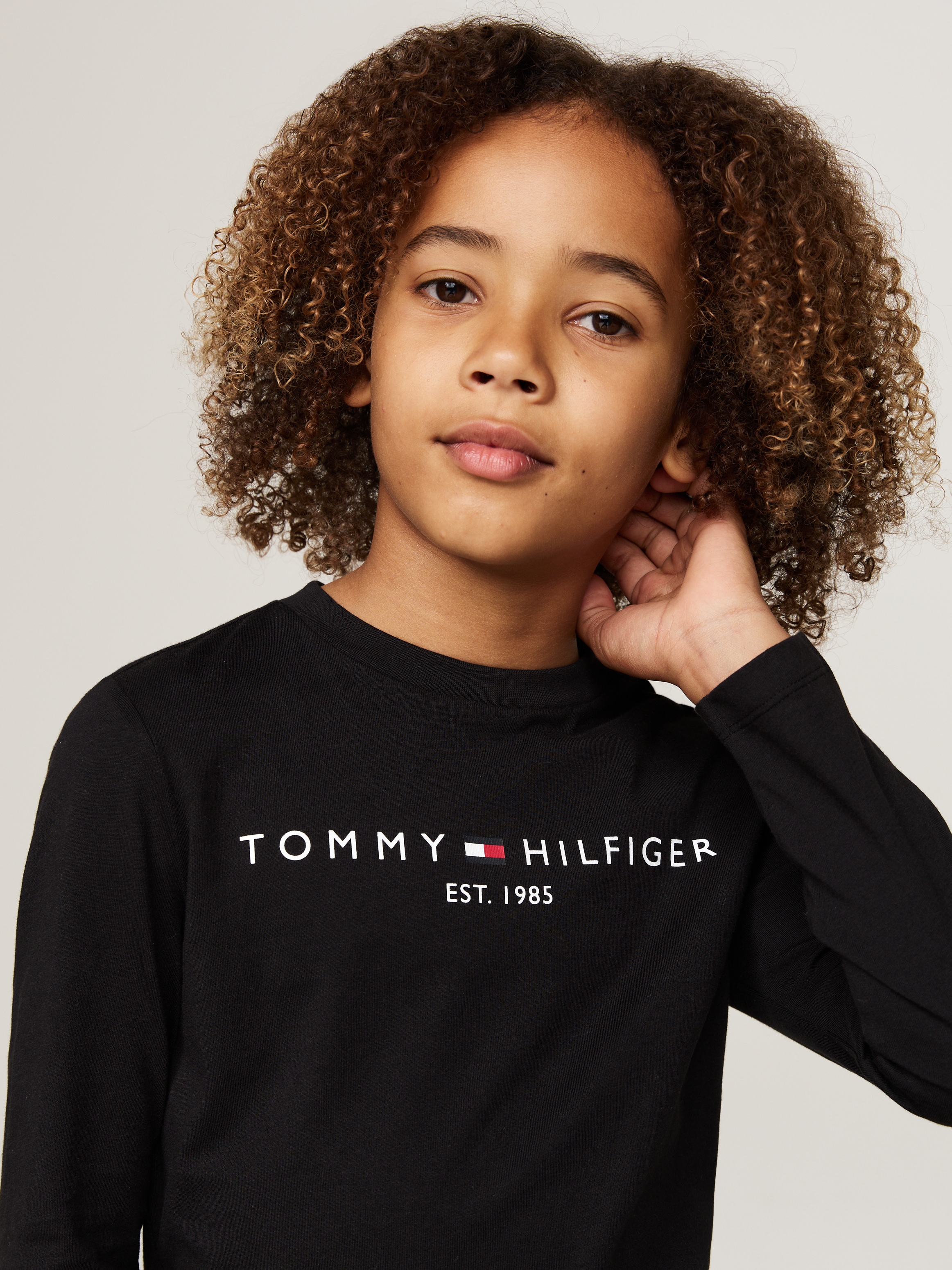 Tommy Hilfiger Langarmshirt »U ESSENTIAL TEE L/S«, mit Logodruck