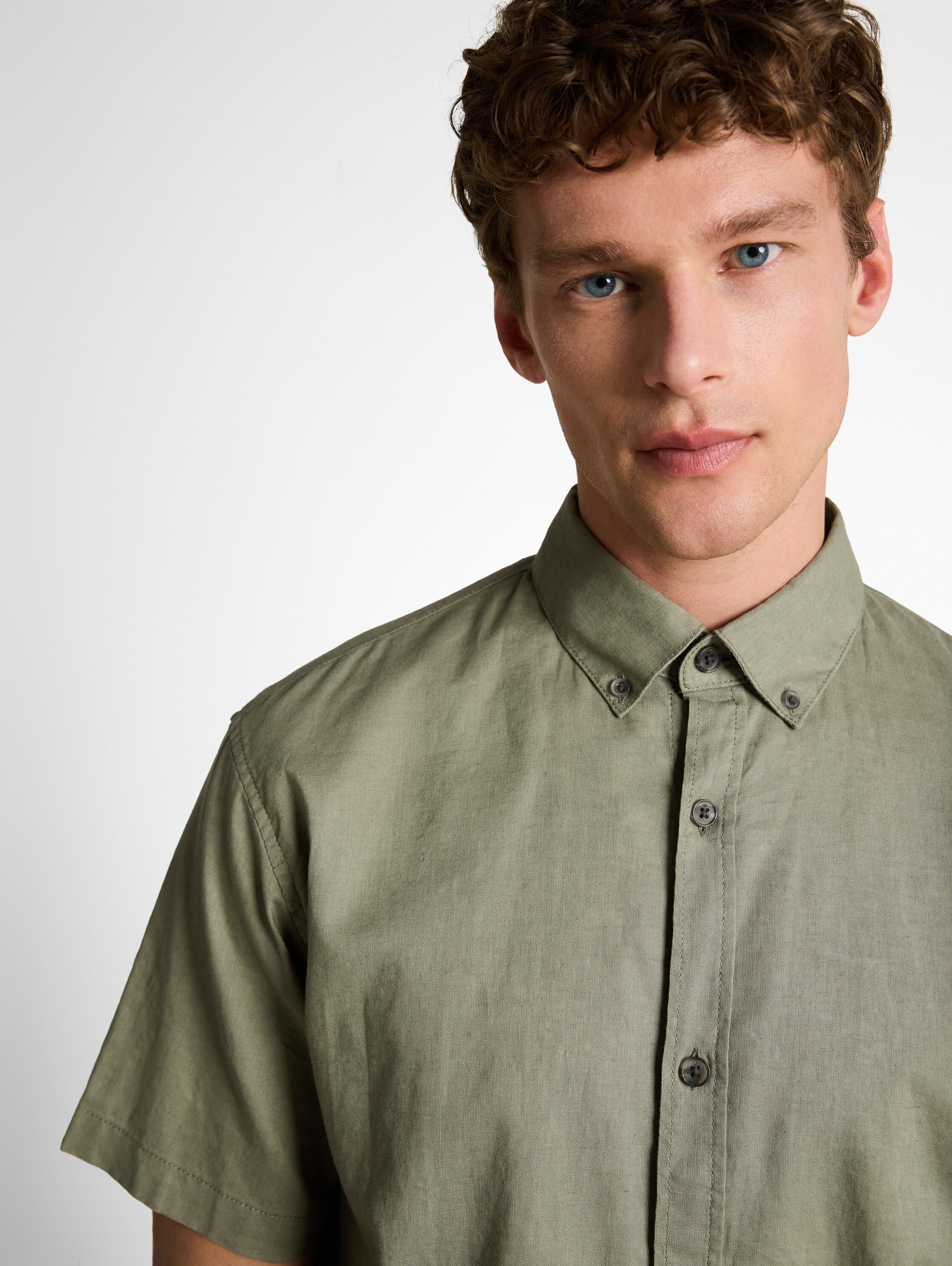 TOM TAILOR Denim Kurzarmshirt mit Leinen und Button-Down-Kragen