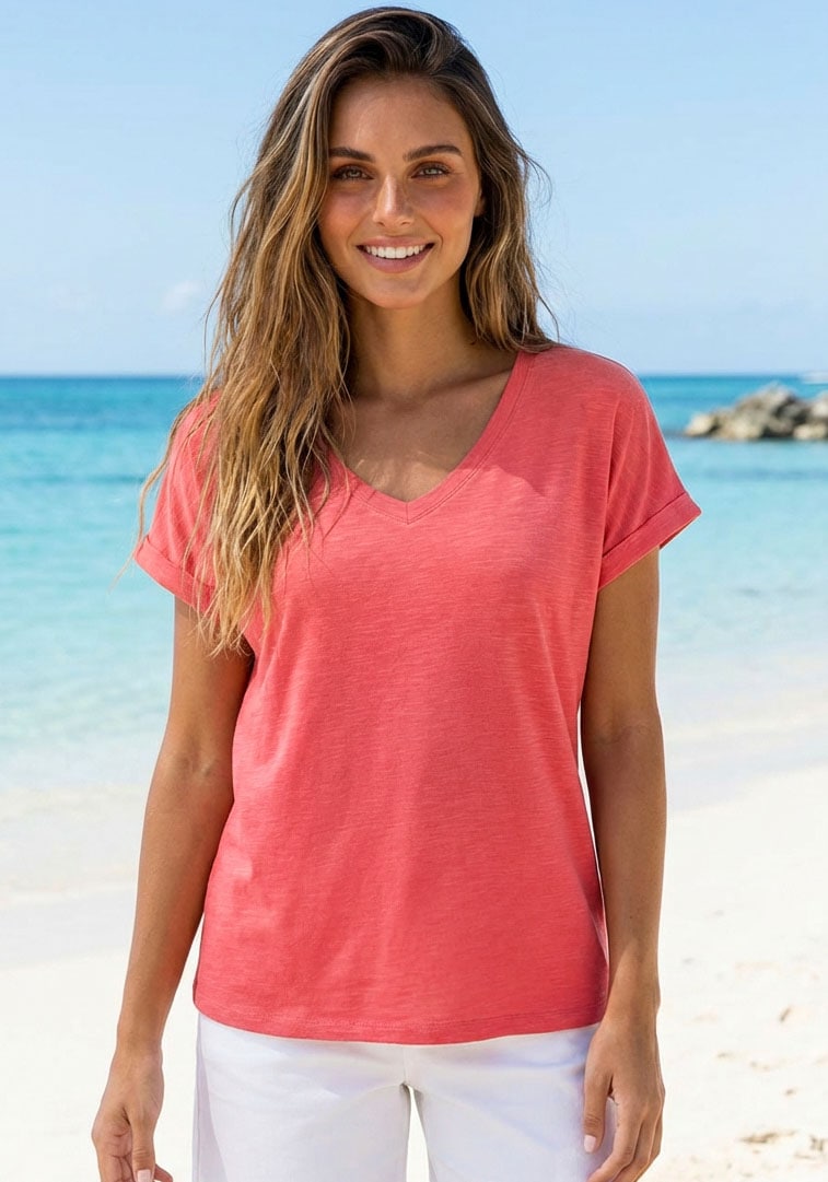 Beachtime by Lascana T-shirt en V »mit fixiertem Ärmelumschlag« en qualité viscose aérée