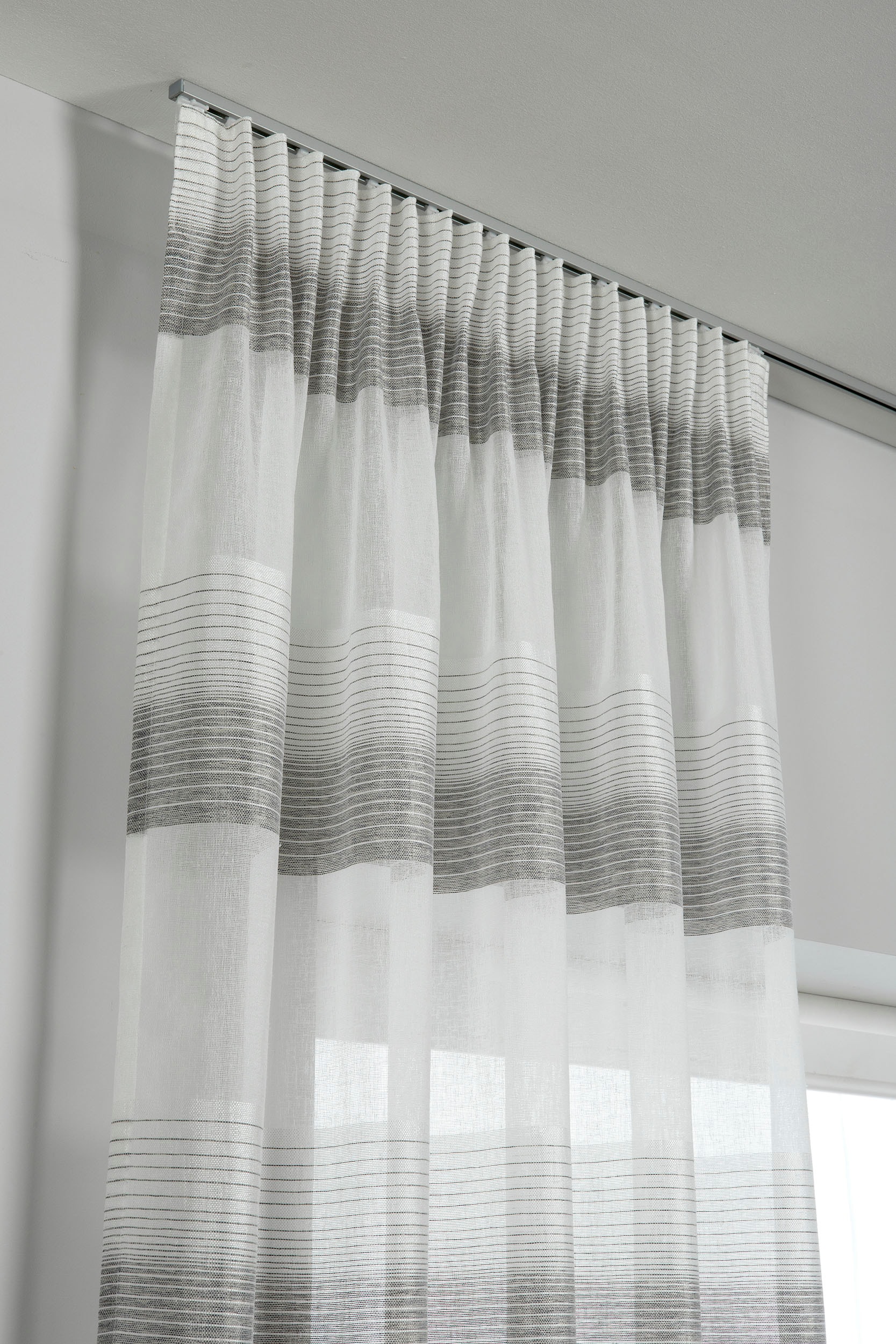 GARDINIA Vorhangschiene »Aluminium-Vorhangschienen Set 1-Lauf Lucy« 1 läufig-läufig mit Bohren, Deckenmontage, Aluminium, Deckenträger aus Kunststoff