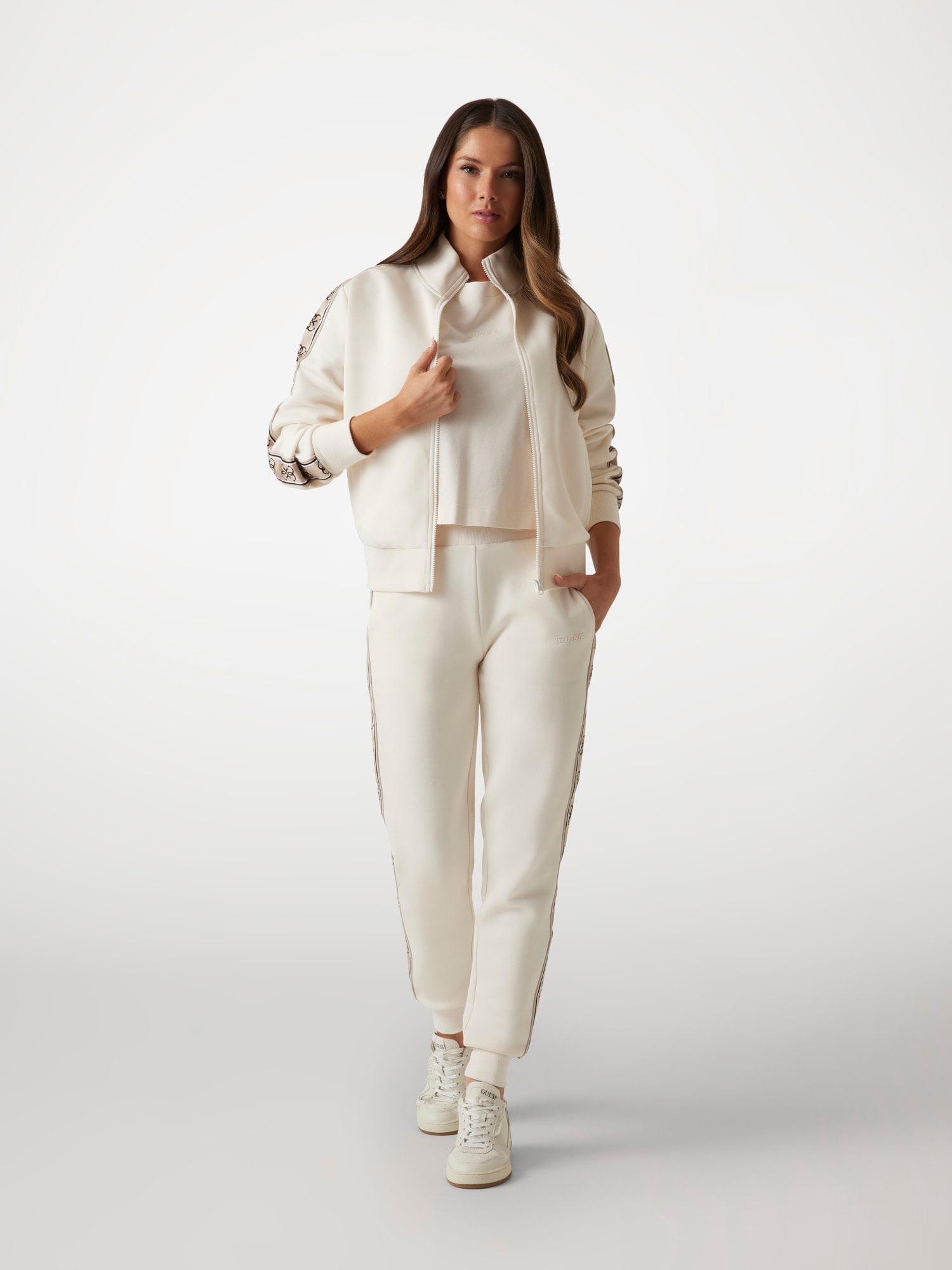 Guess Jogginghose »BRITNEY JOGGER«  mit seitlichem Logo-Tape, Slim Fit