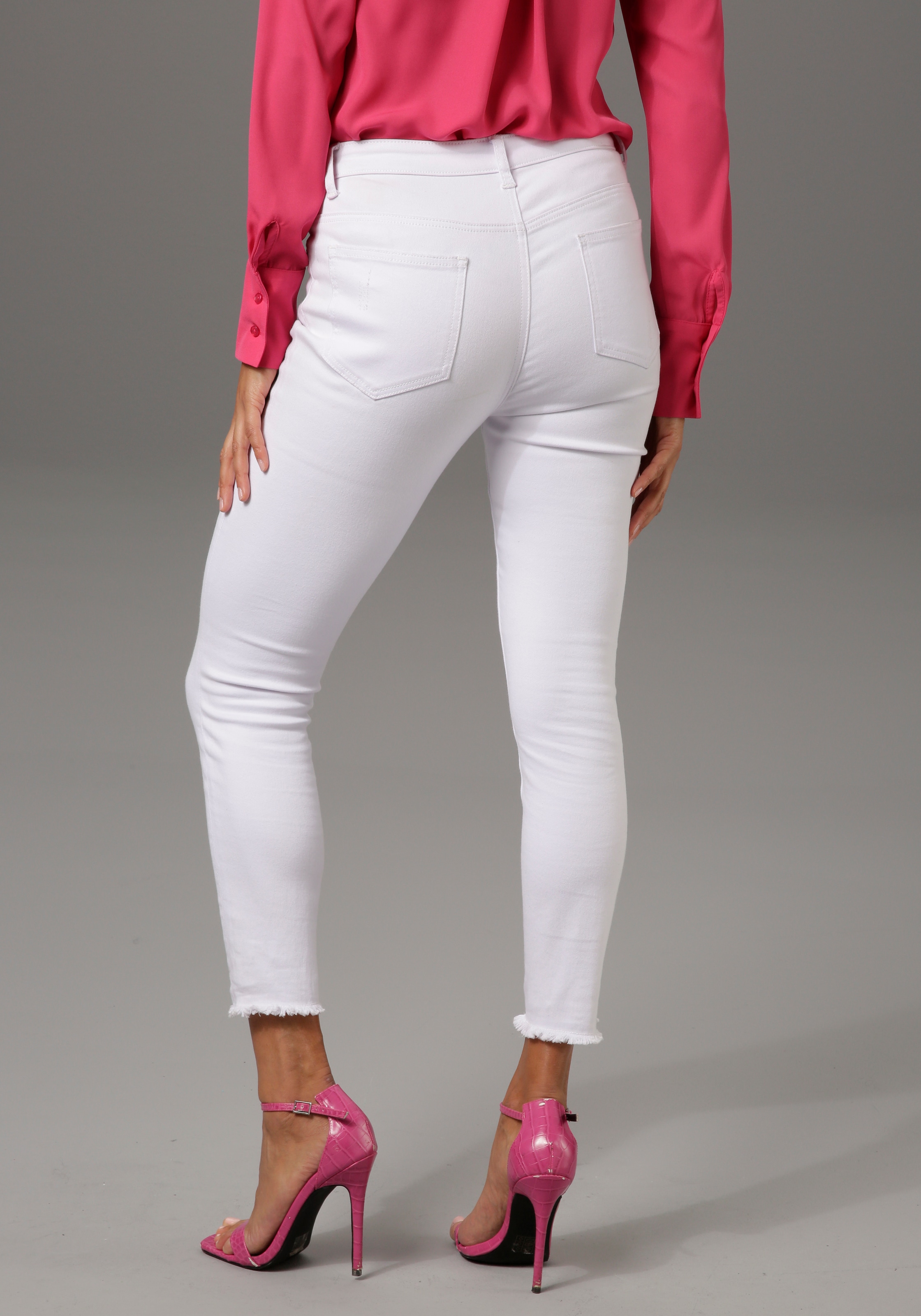 Aniston CASUAL Skinny-fit-Jeans, mit auf Destroyed-Effekt versandkostenfrei