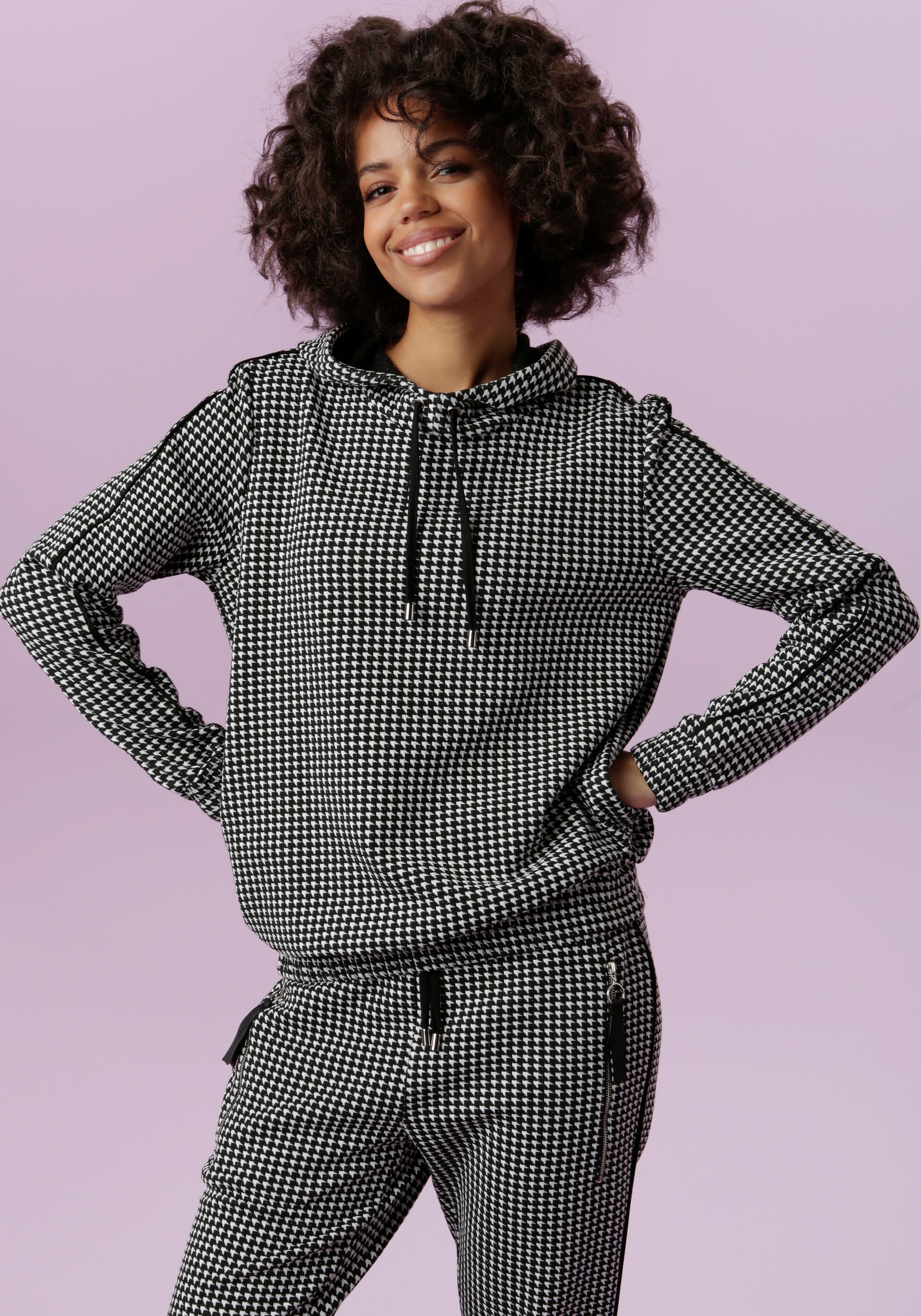 Image of Aniston CASUAL Sweatshirt, Kapuze mit Bindeband regulierbar