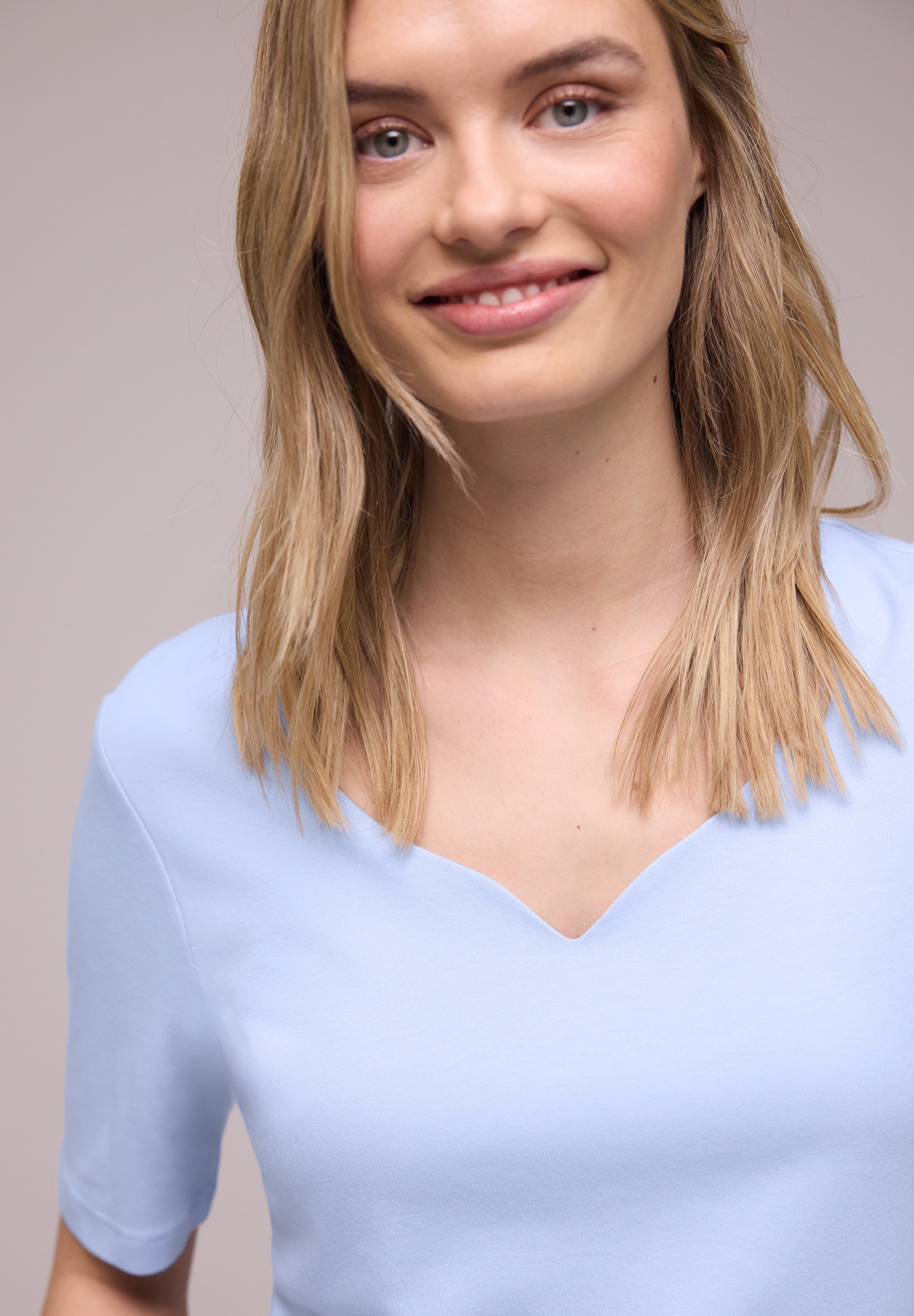 STREET ONE T-shirt à manches courtes »Style Ada« Sommershirt mit Herz-Ausschnitt