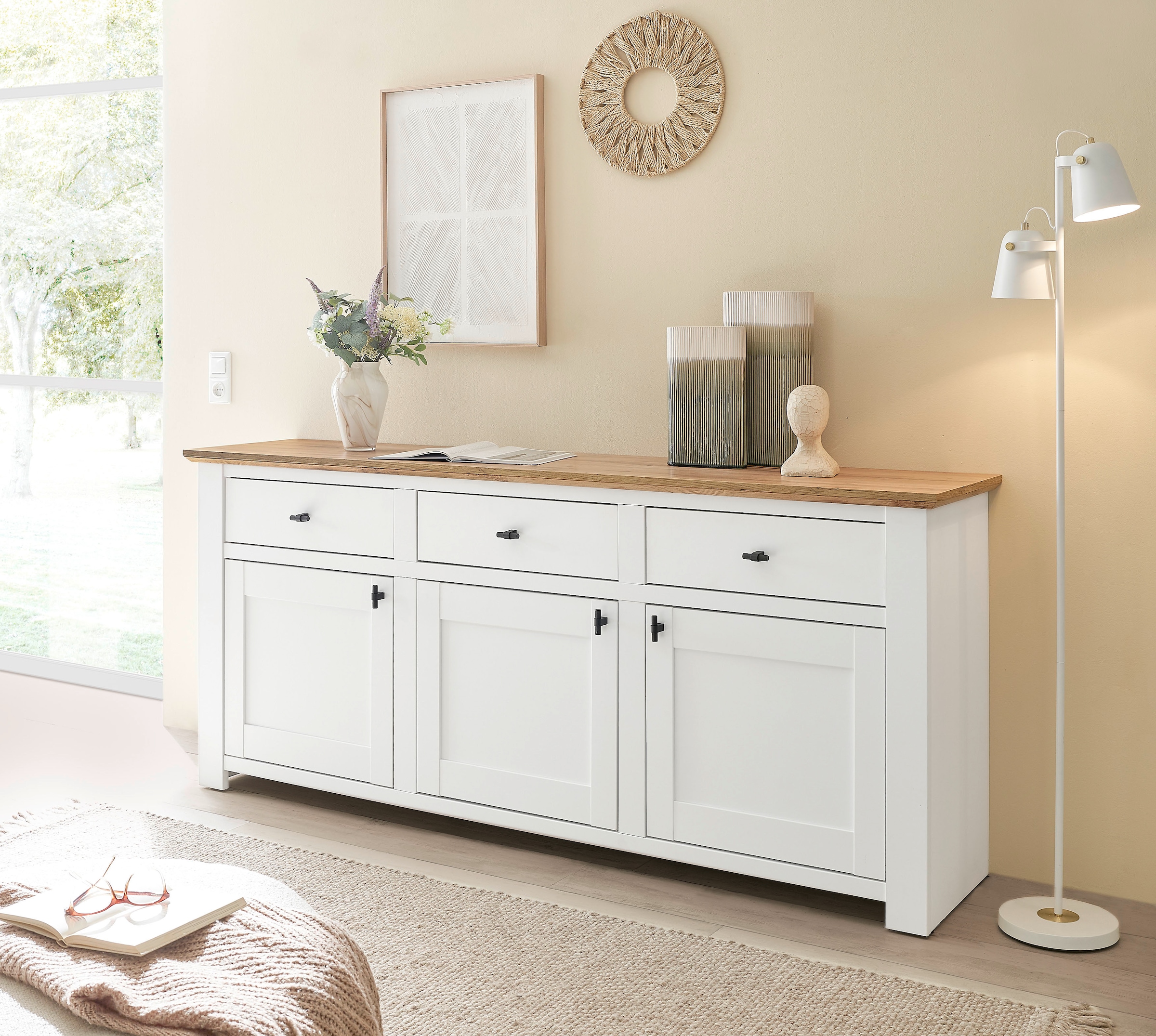 Image of Home affaire Sideboard "Bristol" schwarze Metallgriffe, elegante Kranzoptik, ausreichend Stauraum