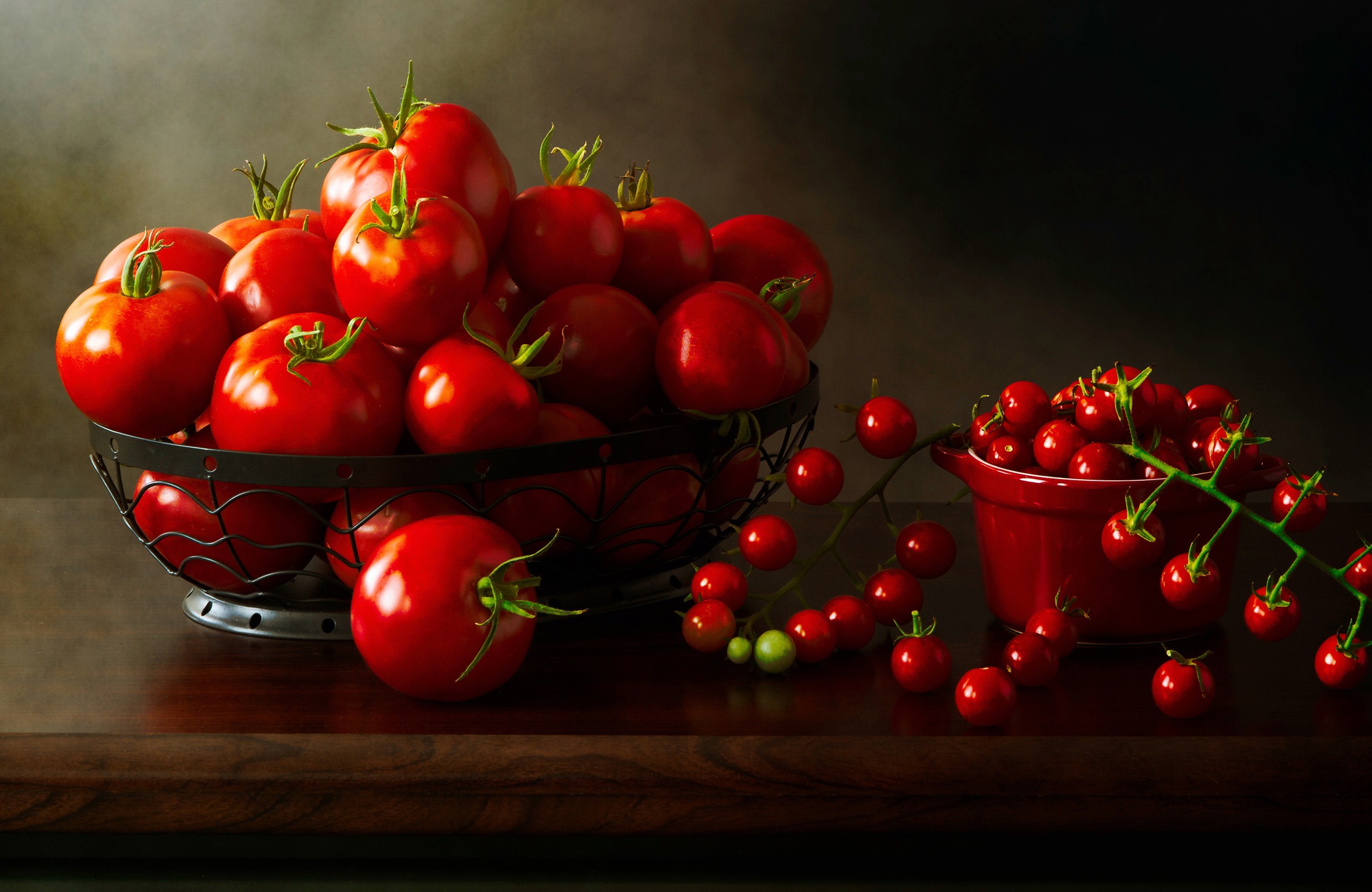 Image of Papermoon Fototapete »Photo-Art DARLENE HEWSON, ZU VIELE TOMATEN«, Vliestapete, hochwertiger Digitaldruck, inklusive Kleister bei Ackermann Versand Schweiz