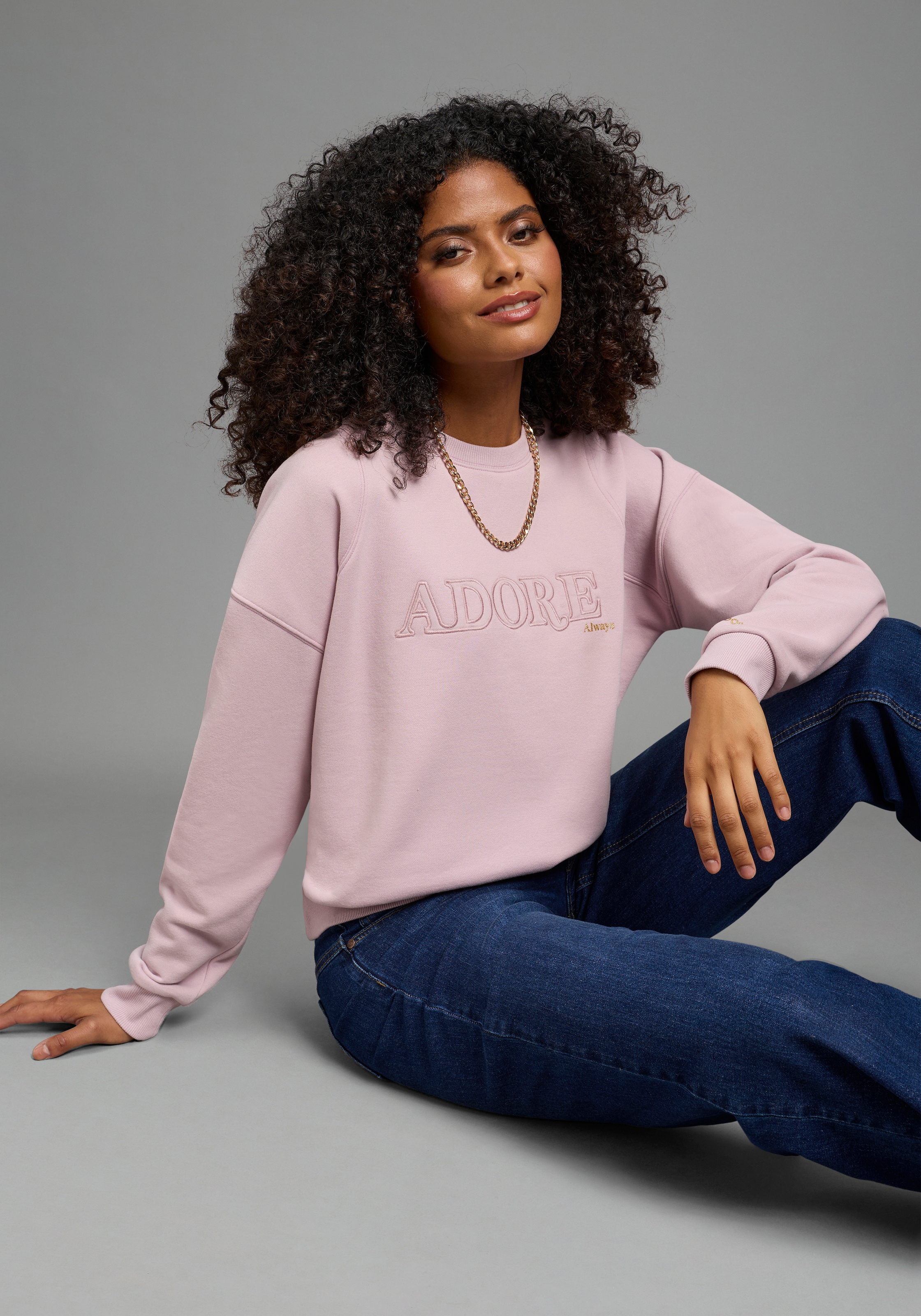 Image of KangaROOS Sweatshirt, mit Applikation, weite Passform, hüftlange Schnittform