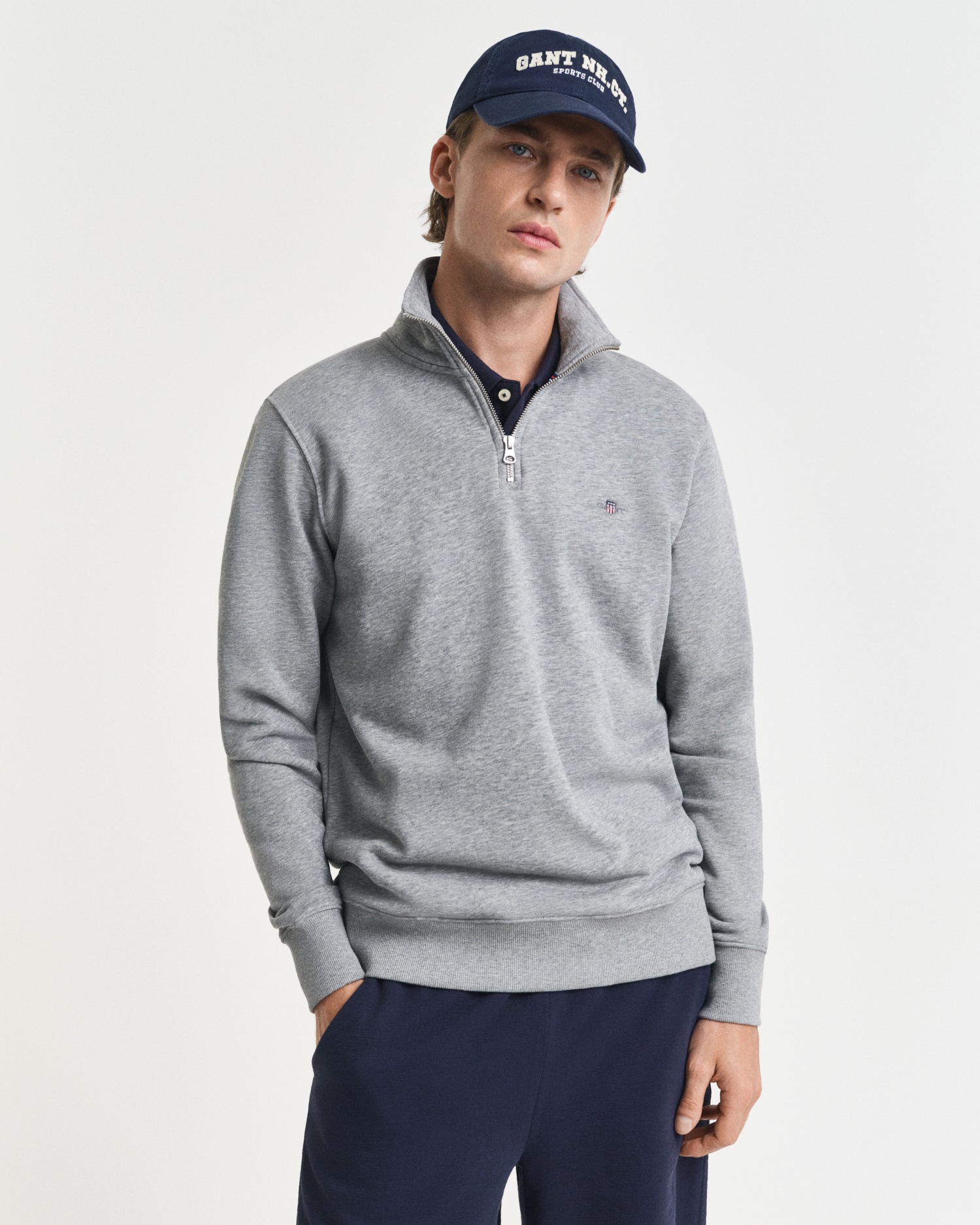 Gant Sweatshirt »REG SHIELD HALF ZIP SWEAT«, mit Logostickerei auf der Brust