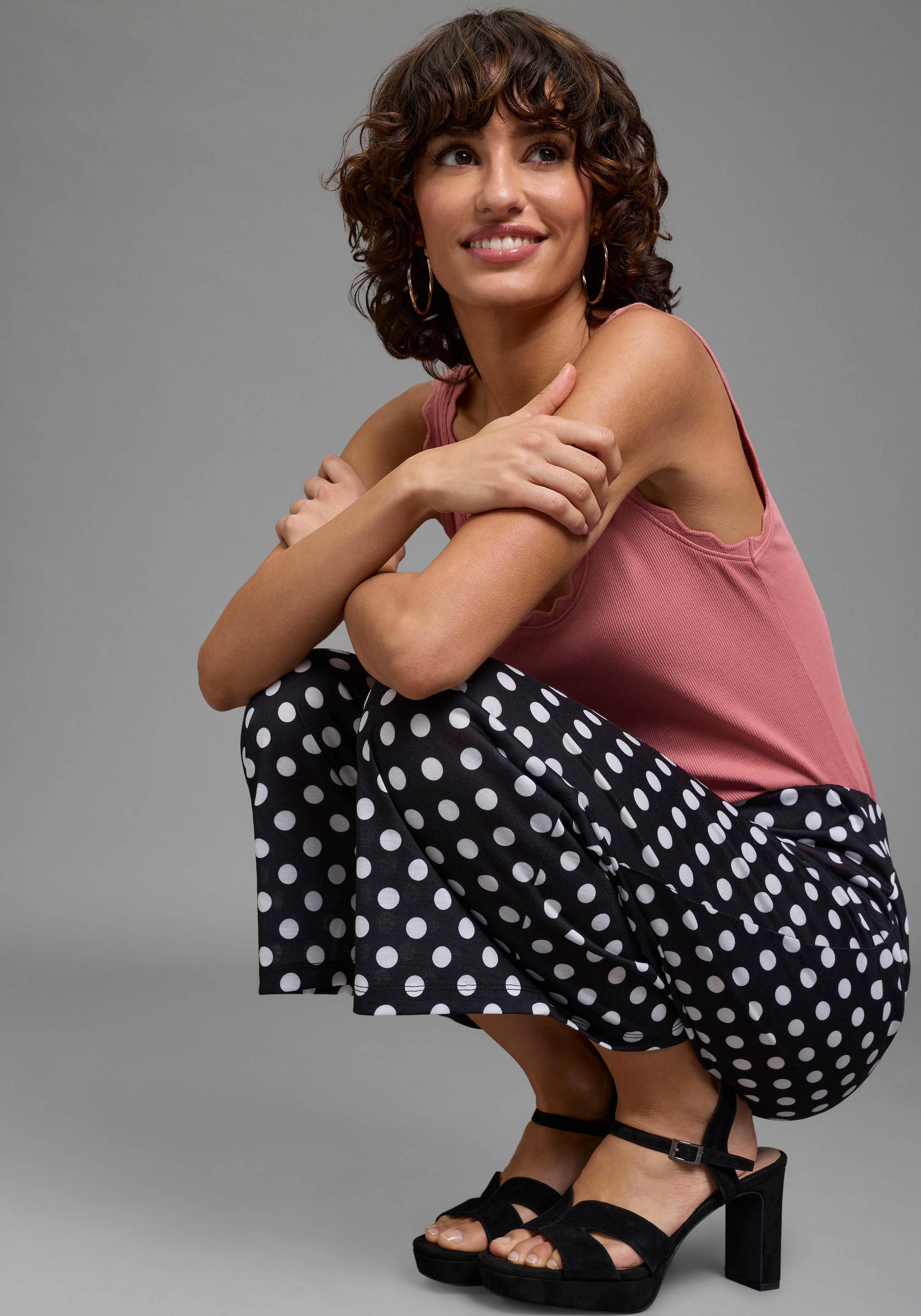 Laura Scott Tanktop tiefer Rundhalsausschnitt und Bogenkante, aus Baumwolle und Elasthan