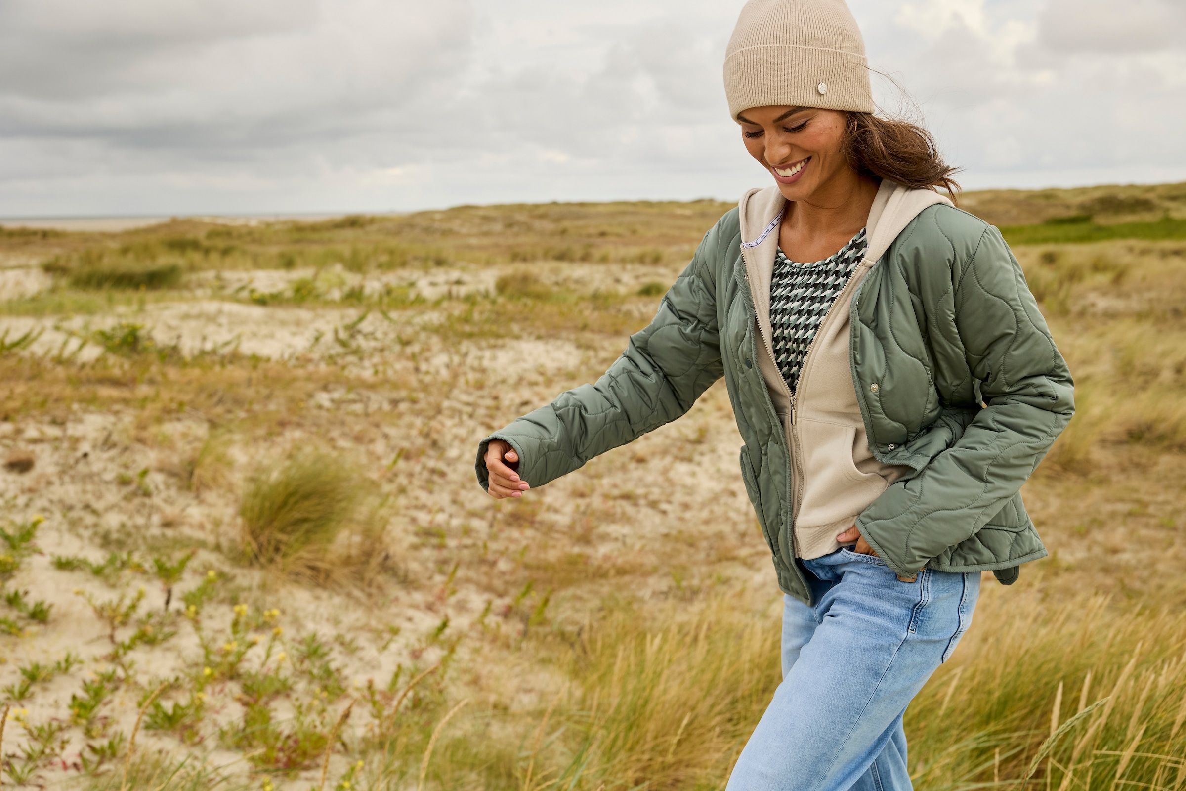 DELMAO Kapuzensweatjacke, mit Reissverschluss, Kapuze & Kängurutasche