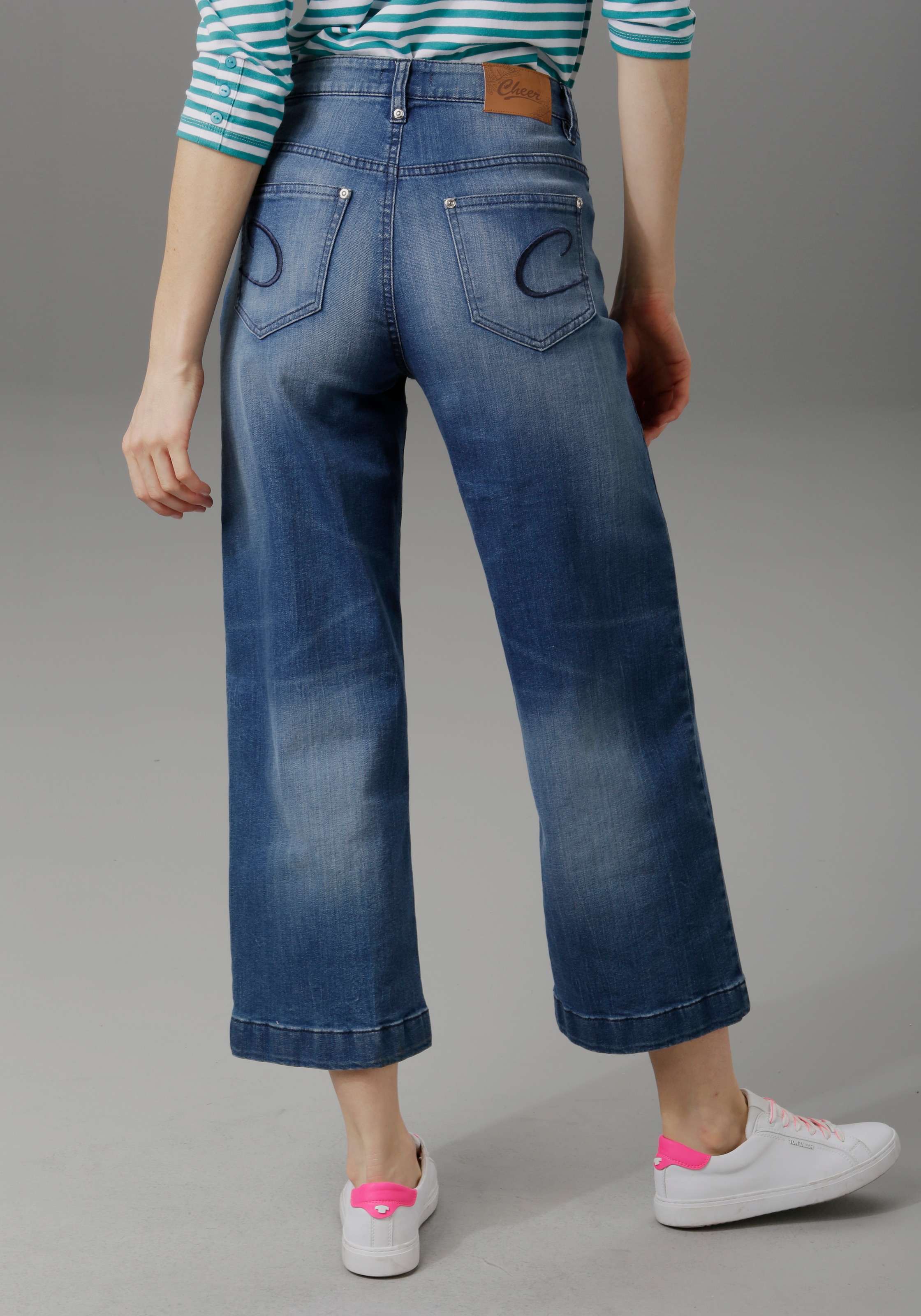 Used-Waschung Aniston ♕ in CASUAL bestellen 7/8-Jeans, versandkostenfrei