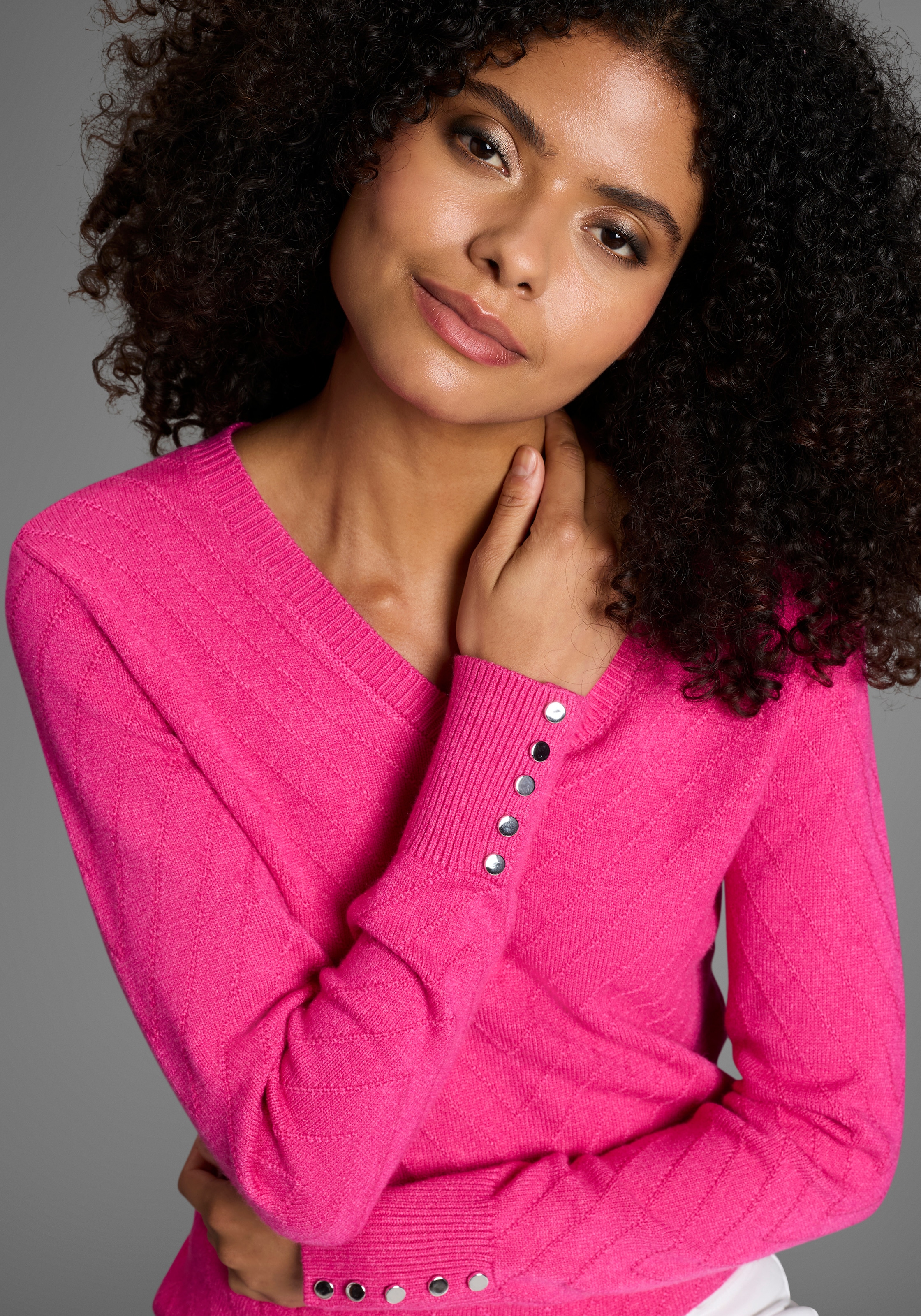 Laura Scott V-Ausschnitt-Pullover kuscheliger Winterstrick mit Strukturstrick und Knöpfen