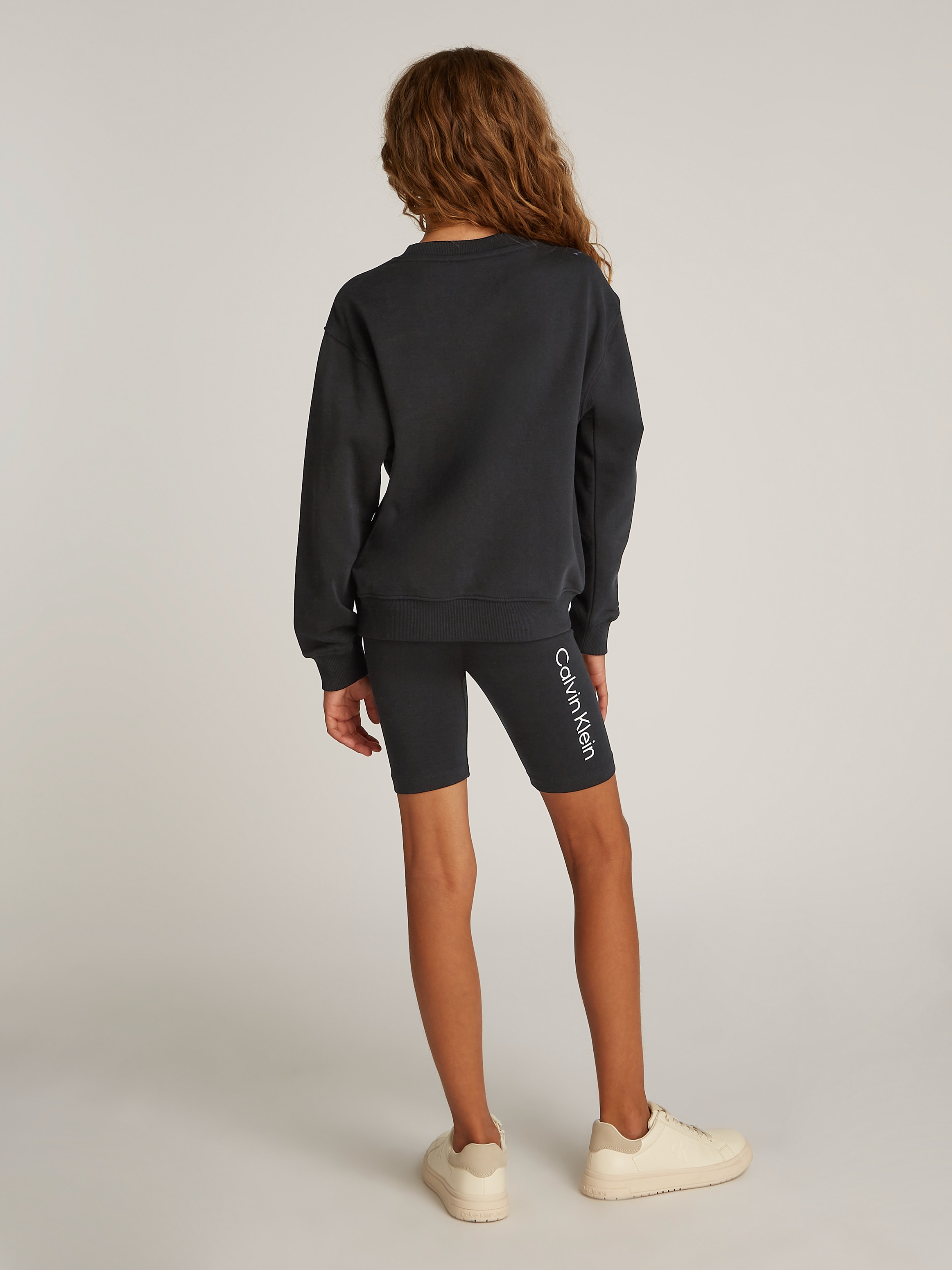 Calvin Klein Jeans Langarmshirt & Leggings »RELAXED CN + CYCLING SHORTS«, mit Logoschriftzügen