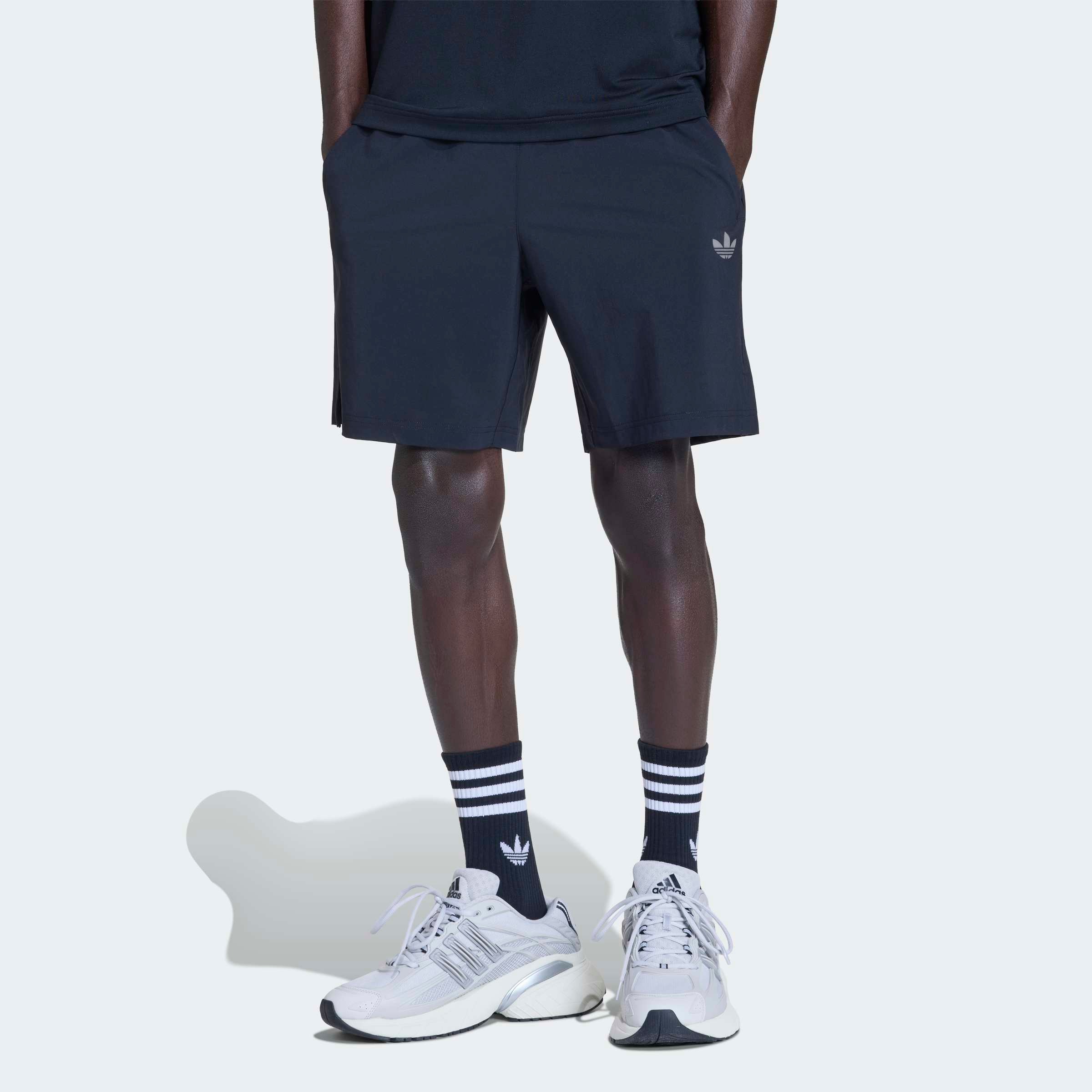 Image of adidas Originals Shorts "TECH TREFOIL ESSENTIALS POLYESTER" mit klarer Silhouette, atmungsaktives Material