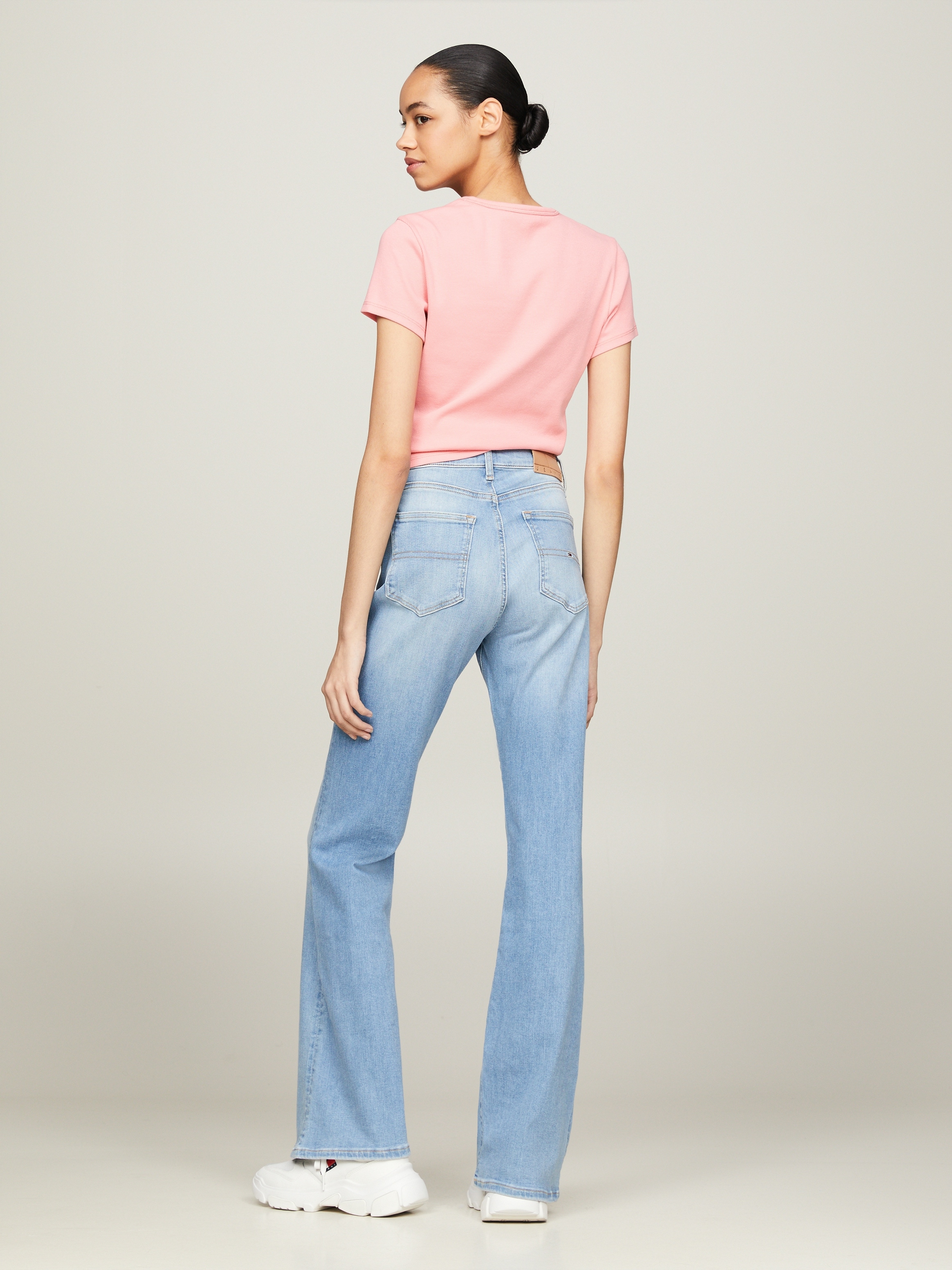 Tommy Jeans Bequeme Jeans »Sylvia«, mit Markenlabel