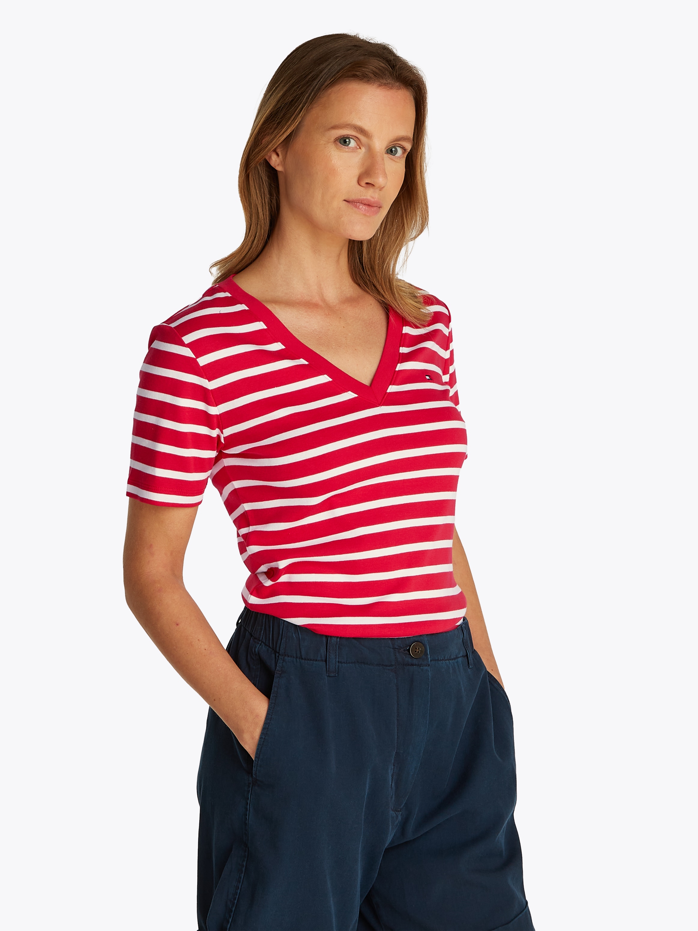 Tommy Hilfiger T-Shirt »SLIM CODY V-NK SS«, mit Logostickerei