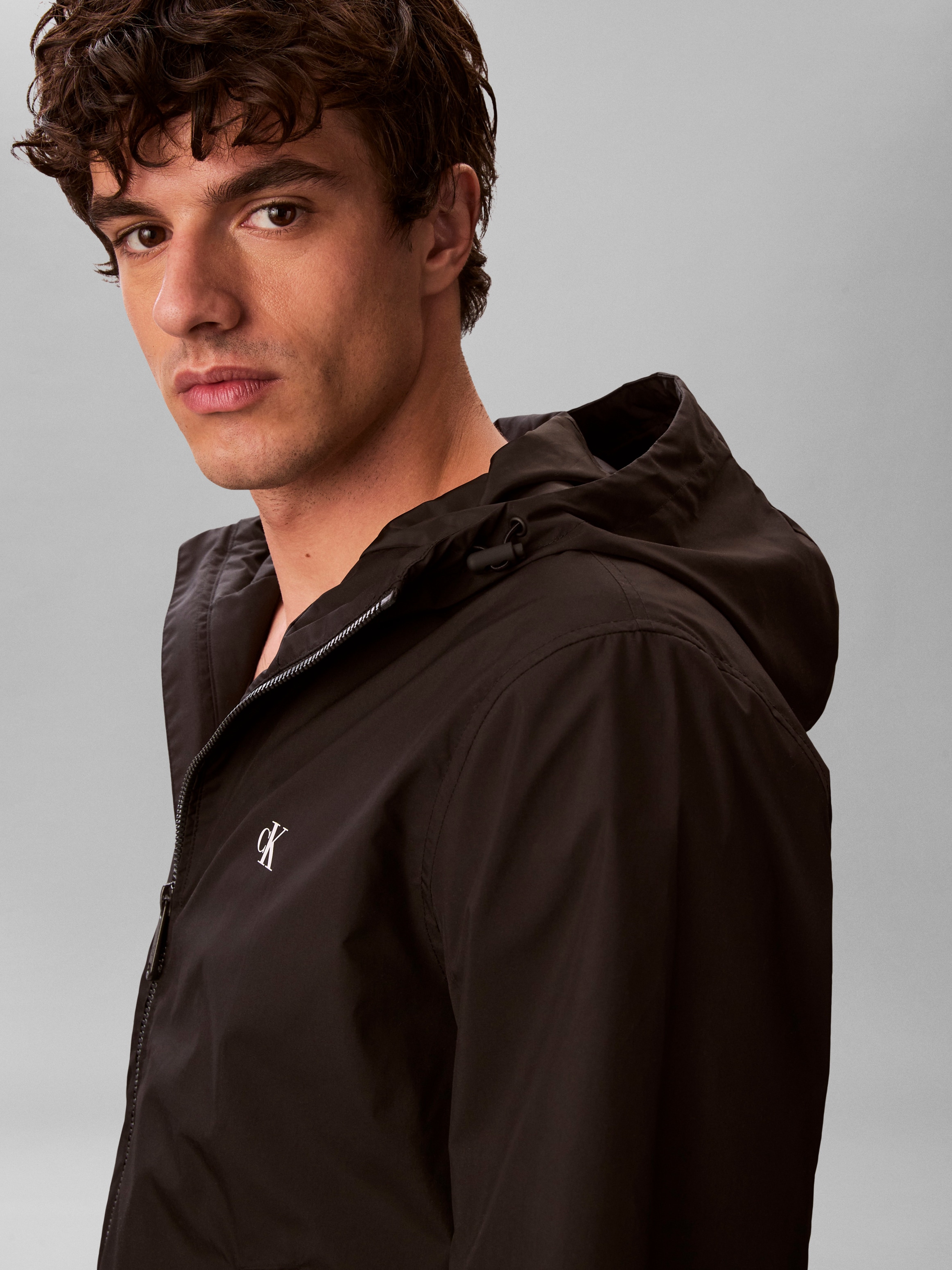 Calvin Klein Jeans Veste tous temps »HOODED NYLON« avec capuche Coupe régulière avec col rond et capuche