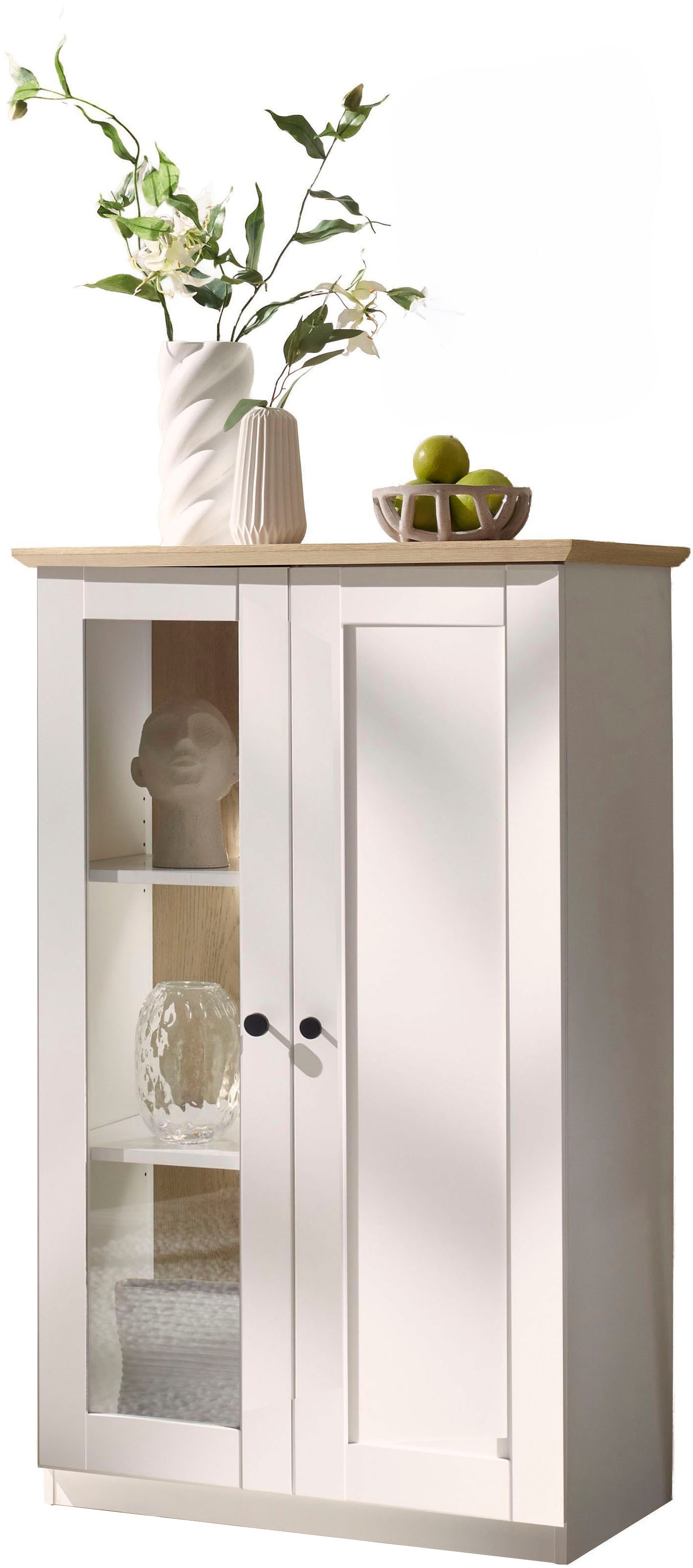 GOODproduct Vitrine »Brest, Standvitrine im Landhausstil, Glasvitrine, Vitrinenschrank« schwarze Metallgriffe, ausreichend Stauraum, Glastür, 123 cm hoch