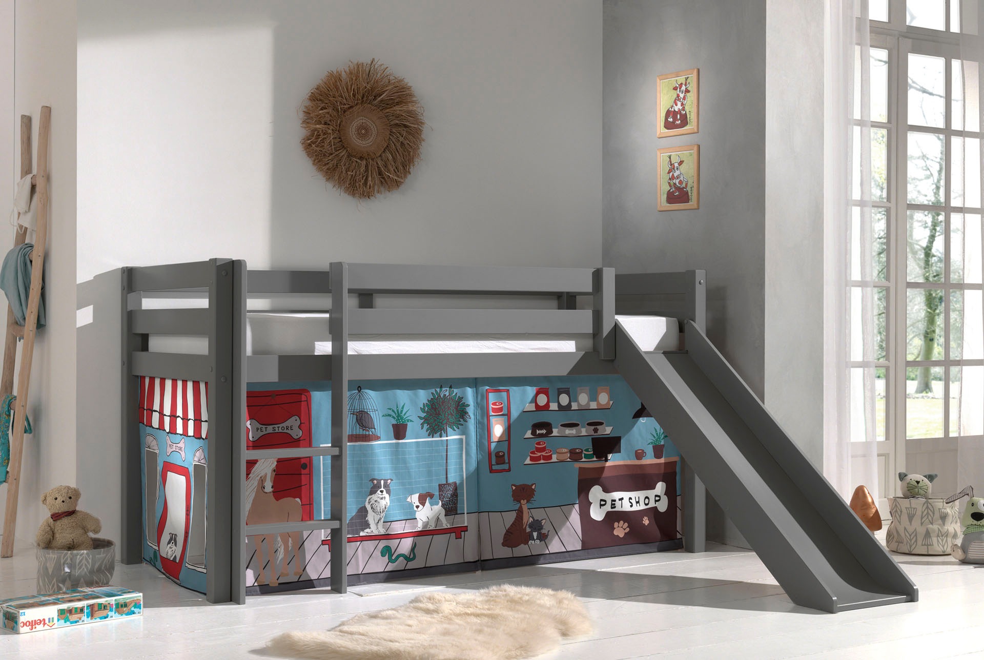 Vipack Spielbett »Pino, Kiefer massiv, mit Rolllattenrost u. Textil-Set, Made in Europe« B/H/T ca. 210x114x218cm, mit Absturzschutz, Leiter und Rutsche,  verschiedene Textil-Designs und Holzfarben zur Wahl