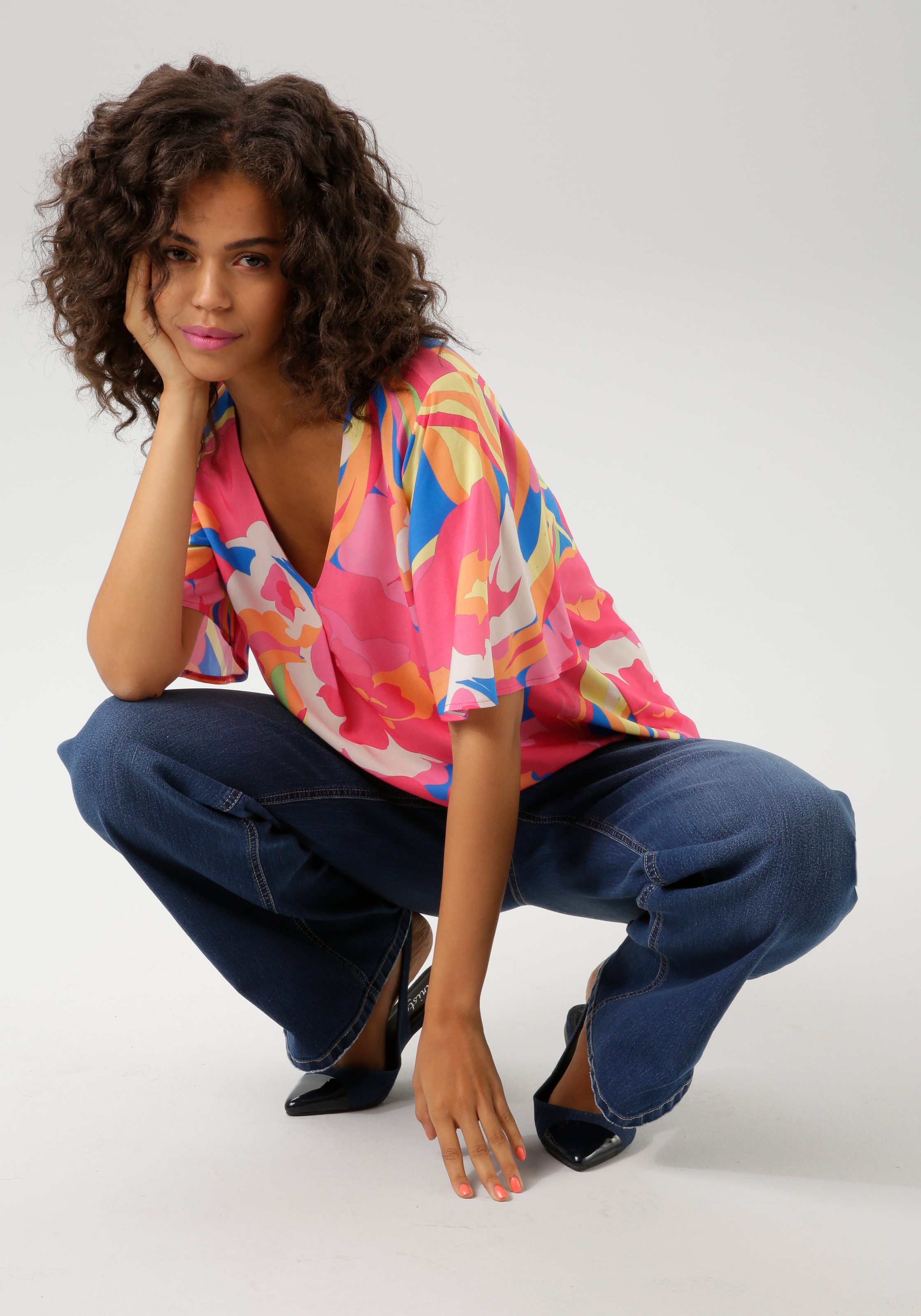 Aniston CASUAL Schlupfbluse, mit fantasievollen, grafischen Druck