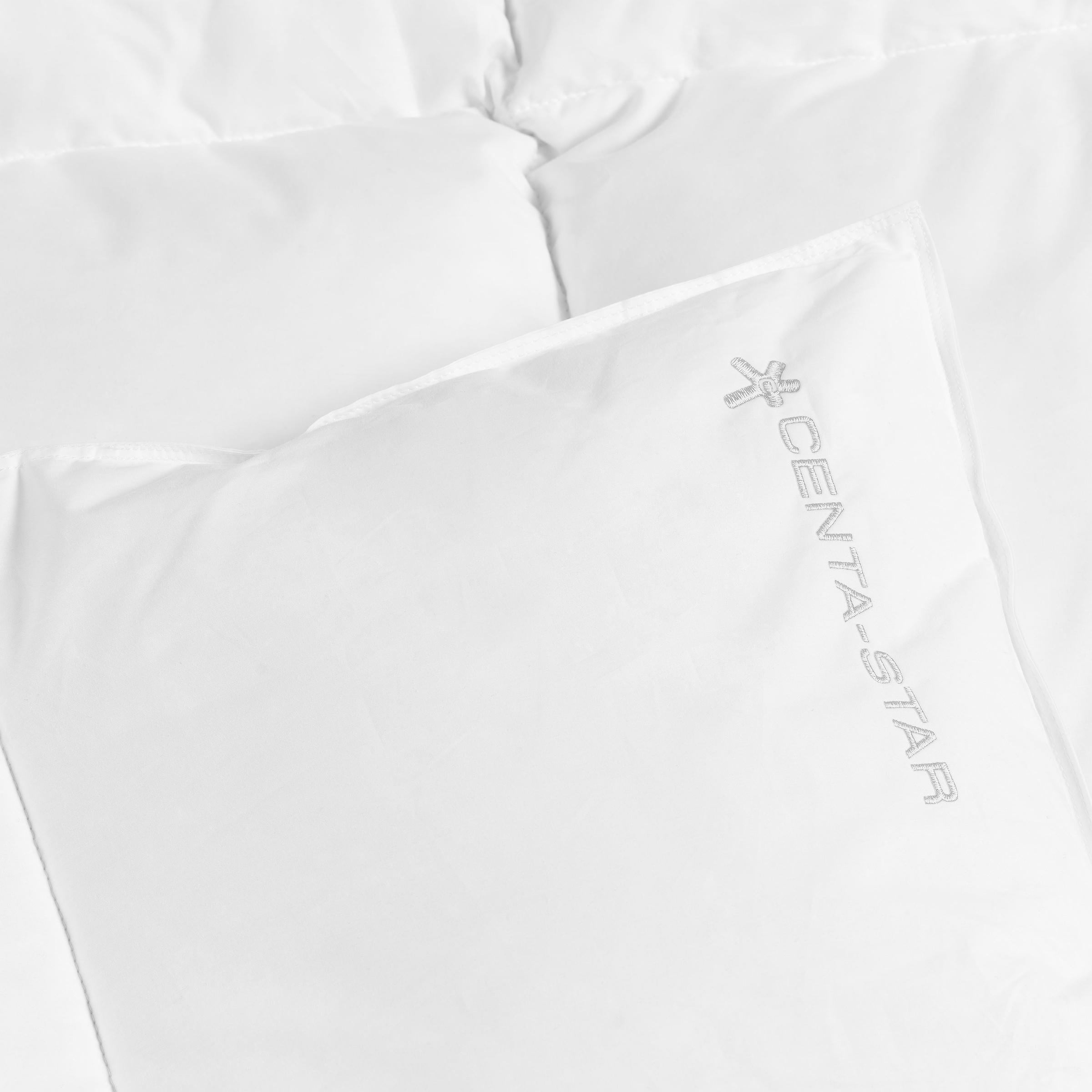 Centa-Star Couette en duvet »Ambiente« ultra-léger Füllung weisse neue masurische Daunen Klasse I nach DIN EN 12934 (100% Daunen) 1 cuis tlg. toucher exceptionnellement doux grâce au batiste de duvet Mako