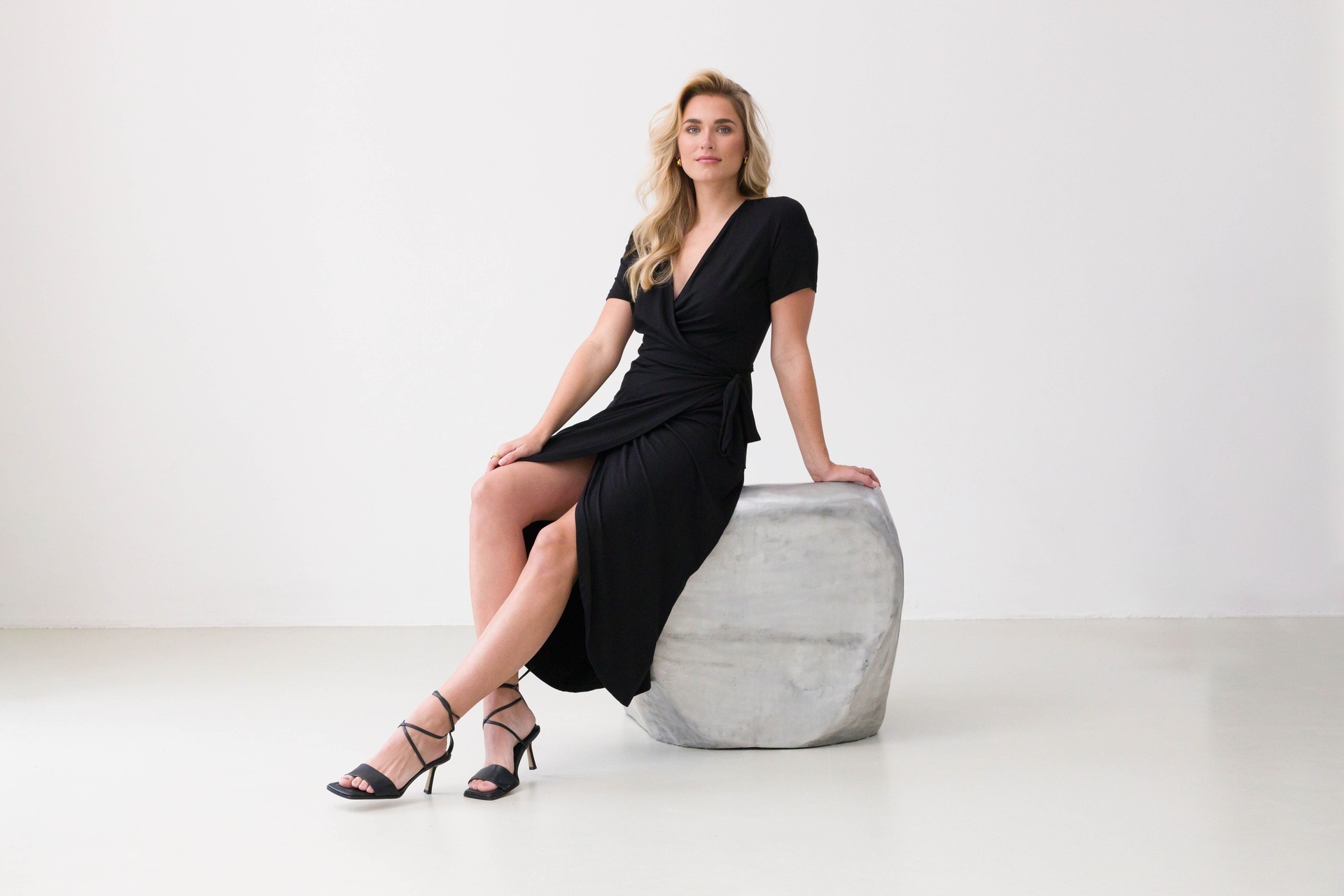 Base Level Wickelkleid »Yvie«, In bequemer, elastischer Qualität