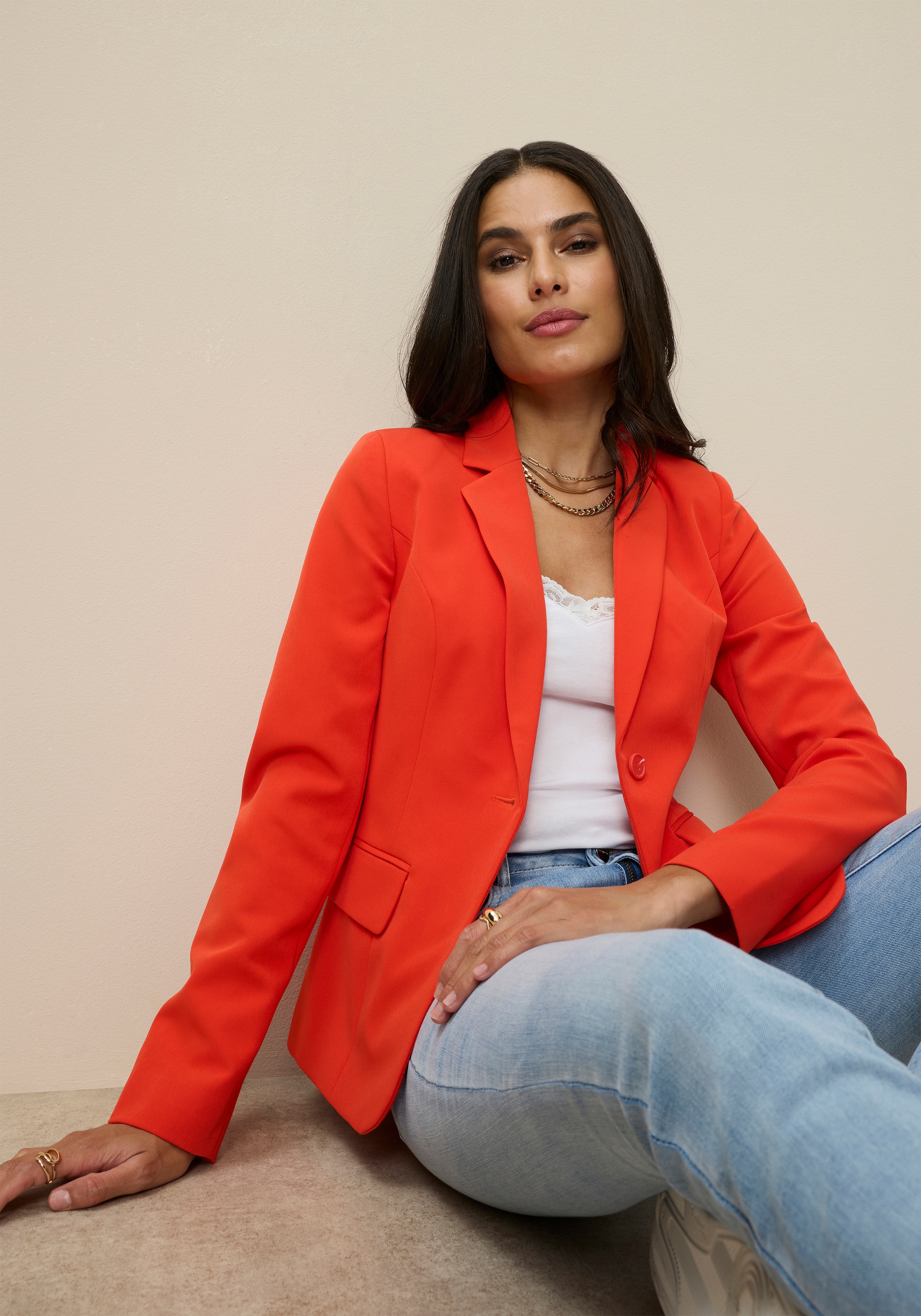 Tamaris Kurzblazer »mit figurbetonter Passform« in Trendfarben - mit passender Hose