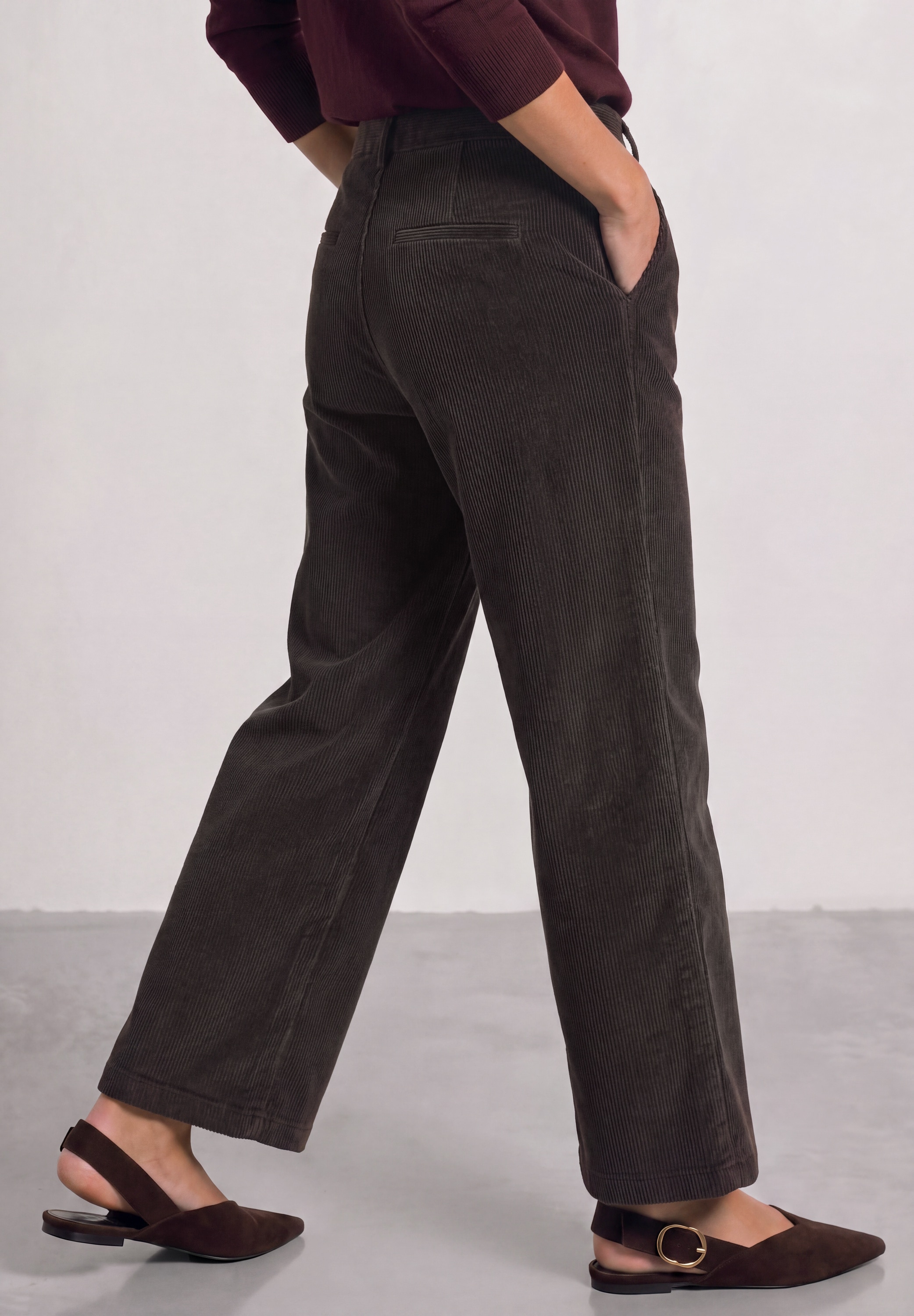 STREET ONE Cordhose »Style Amalia«  Streight Leg mit Zierknöpfen