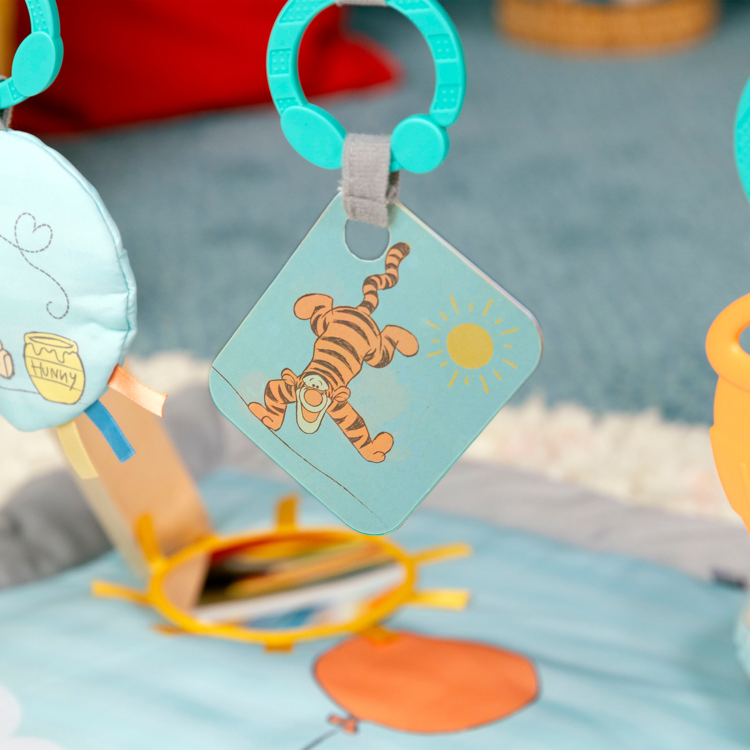 Bright Starts Arche de jeu »WINNIE THE POOH Once Upon a Tummy Time ™ Activity Gym« mit Plüschmatte und Stützkissen