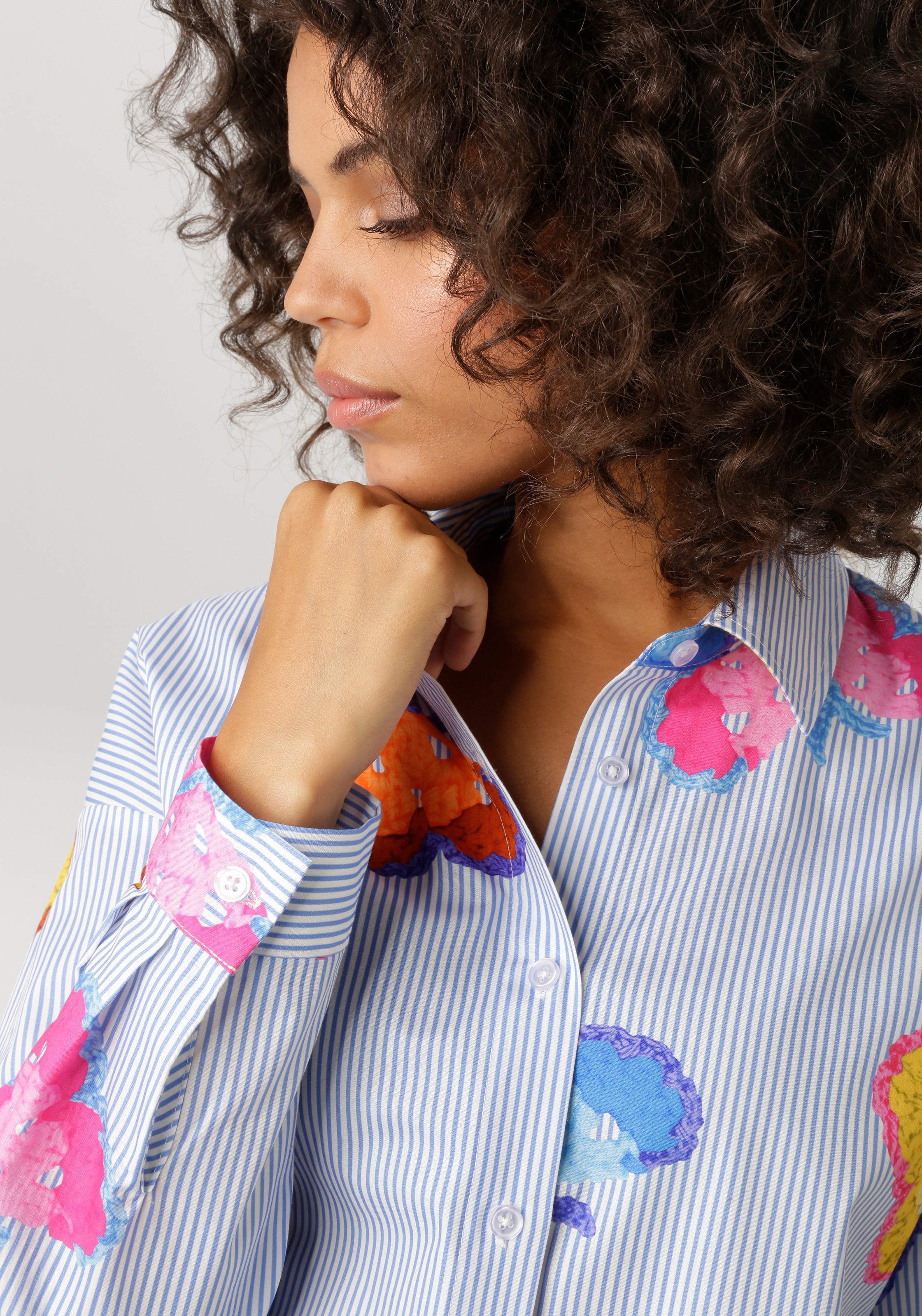 Aniston CASUAL Blouse chemise , gestreift und mit bunten Schmetterlingen bedruckt - NEUE KOLLEKTION