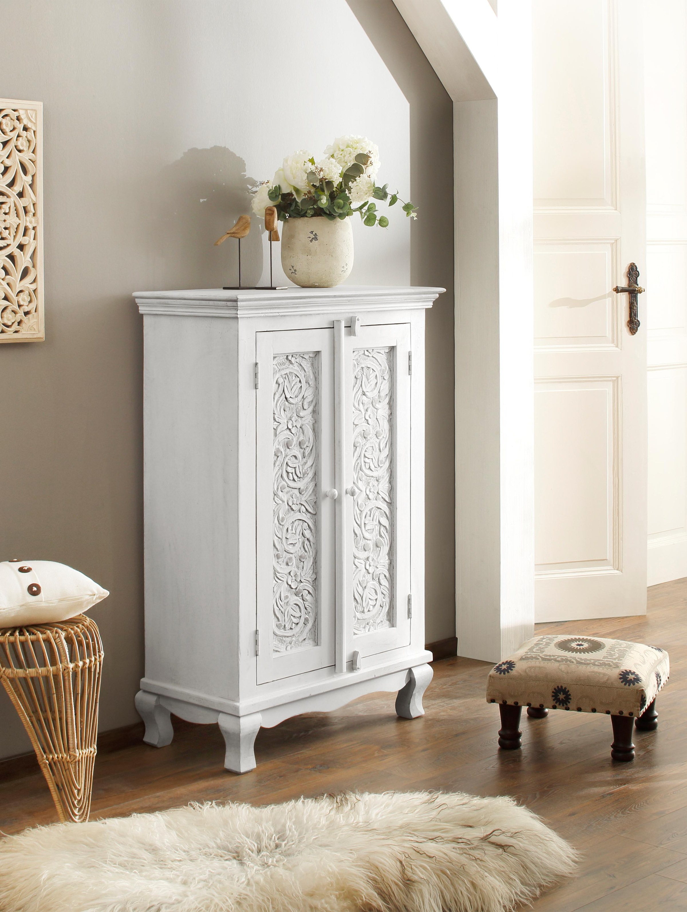 Image of Home affaire Kommode »Rajat«, aus schönem massivem Mangoholz, mit dekorativen Fräsungen, Breite 80 cm bei Ackermann Versand Schweiz