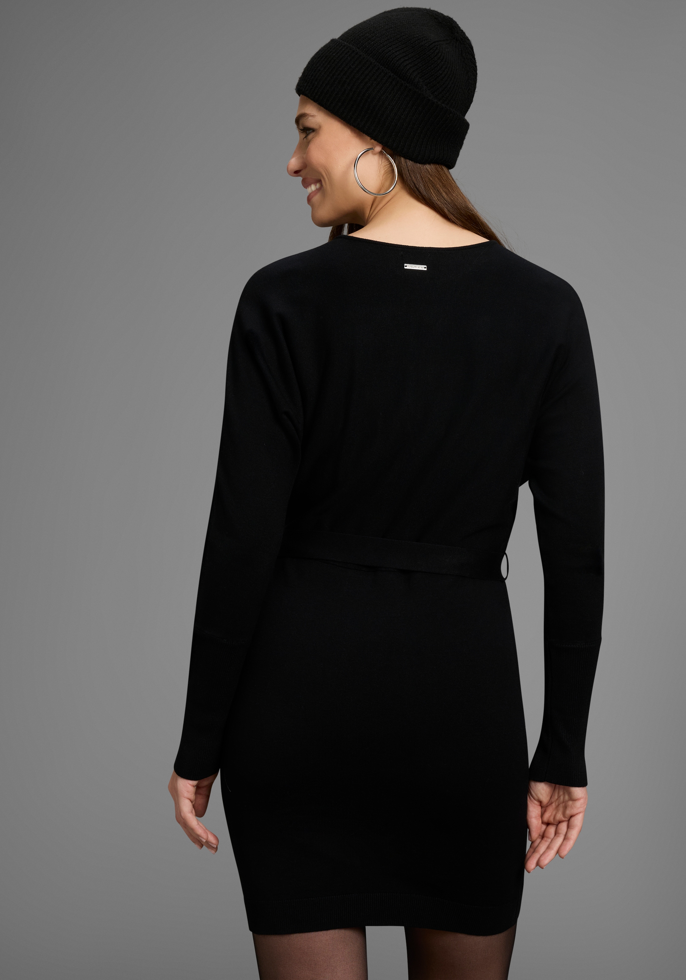 Bruno Banani Strickkleid, mit glänzendem Reissverschluss