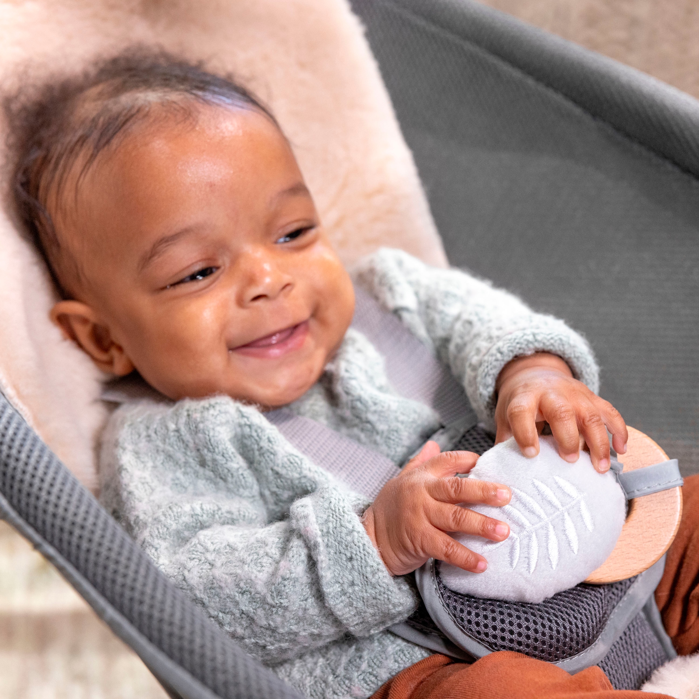 ingenuity Babywippe »Every Season™ Rocking Seat - Wesley™« bis 18,14 kg mit Melodien und Geräuschen