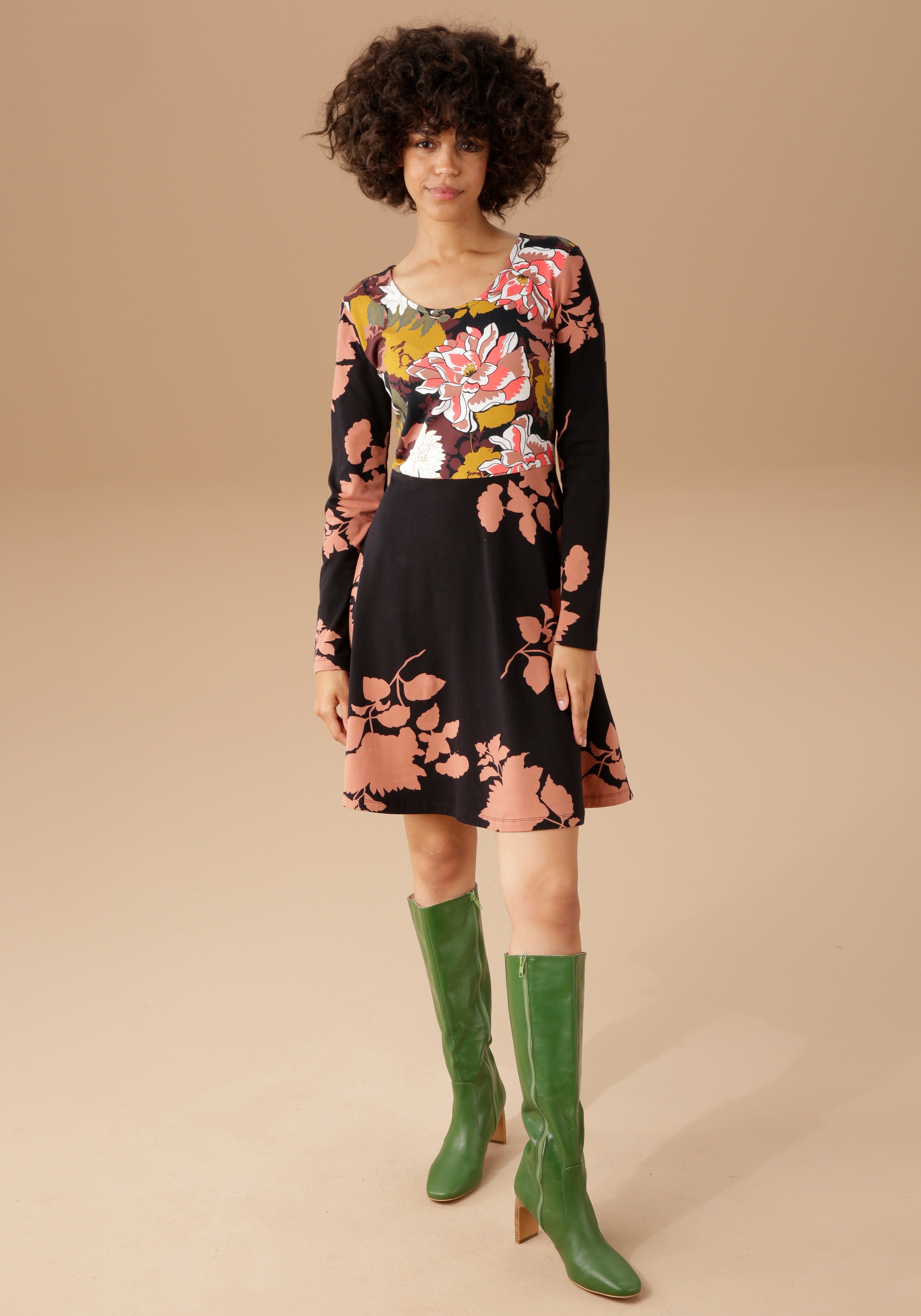 Image of Aniston CASUAL Jerseykleid, mit graphischem Blumendruck, Oberteil vorne mit bunten Blumen bei Ackermann Versand Schweiz