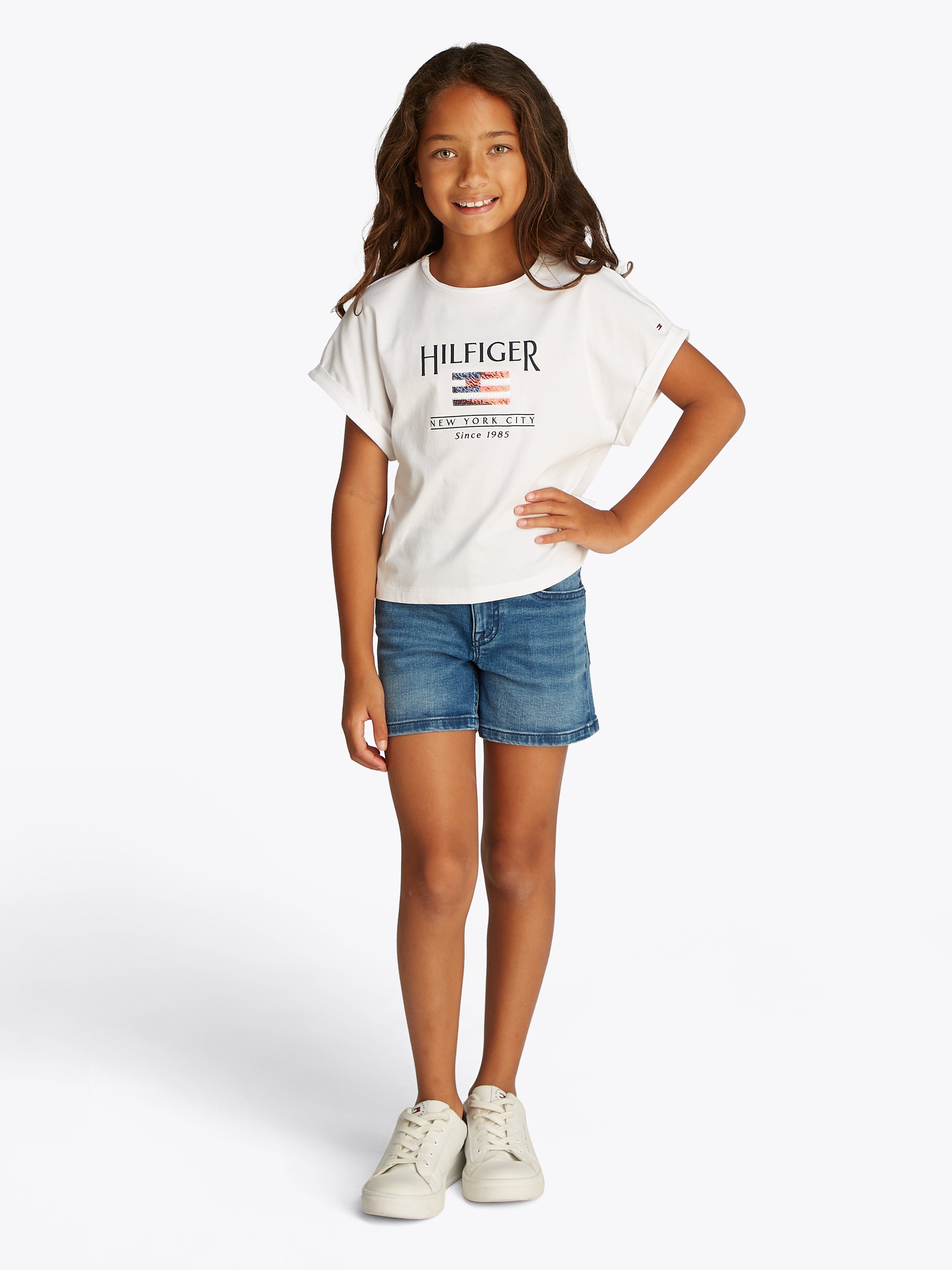 Tommy Hilfiger Kurzarmshirt »HILFIGER SEQUINS FLAG TEE SS«, mit Pailetten, mit Logodruck