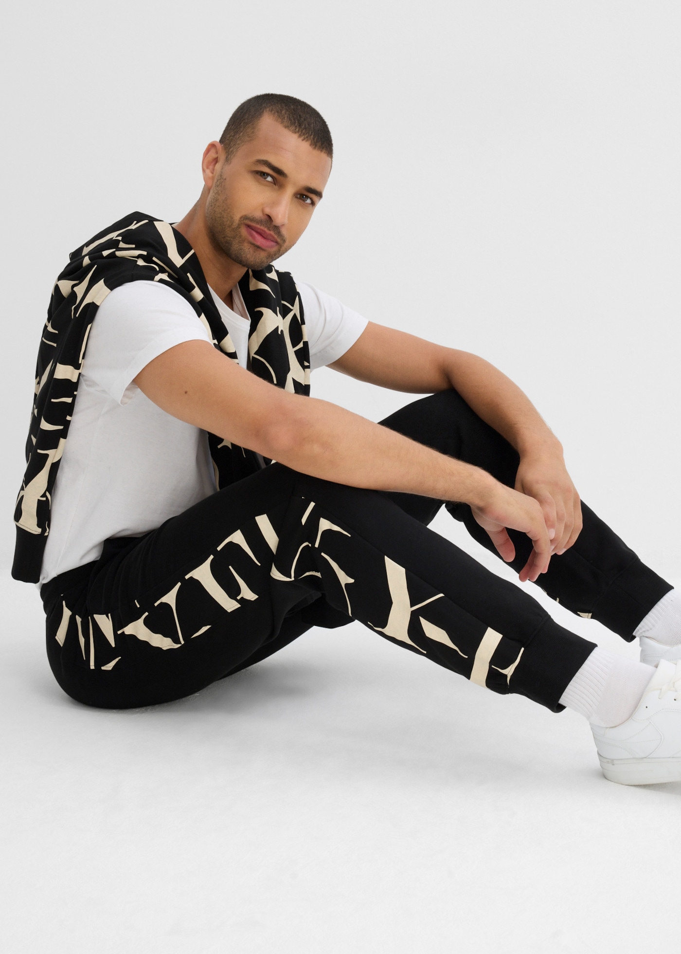 bonprix Sweathose  mit Print-Einsatz, Regular Fit, aus Baumwolle