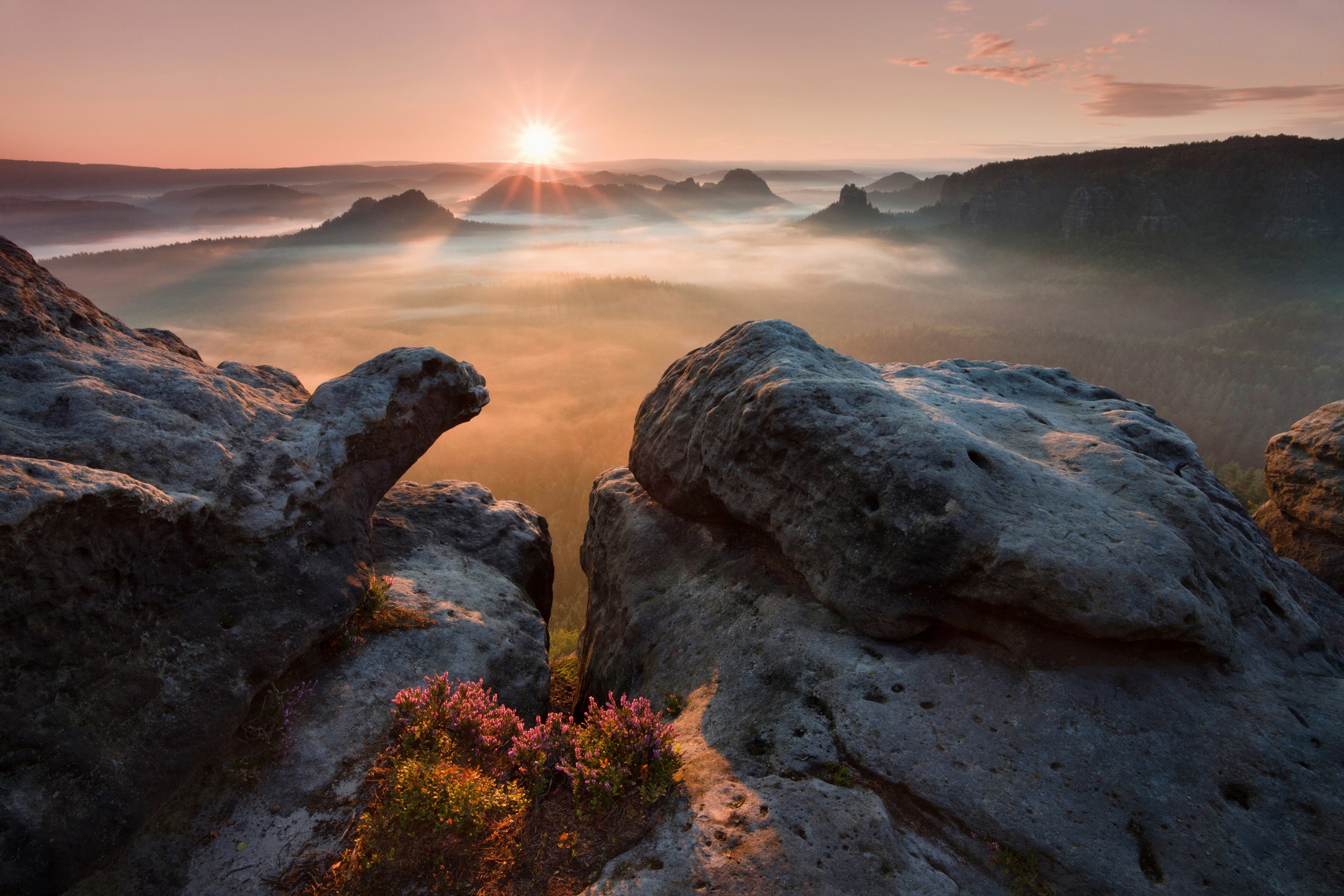 Image of Papermoon Fototapete »Photo-Art DANIEL Å˜EÅ˜ICHA, SONNENAUFGANG AUF DEN FELSEN«, Vliestapete, hochwertiger Digitaldruck, inklusive Kleister bei Ackermann Versand Schweiz