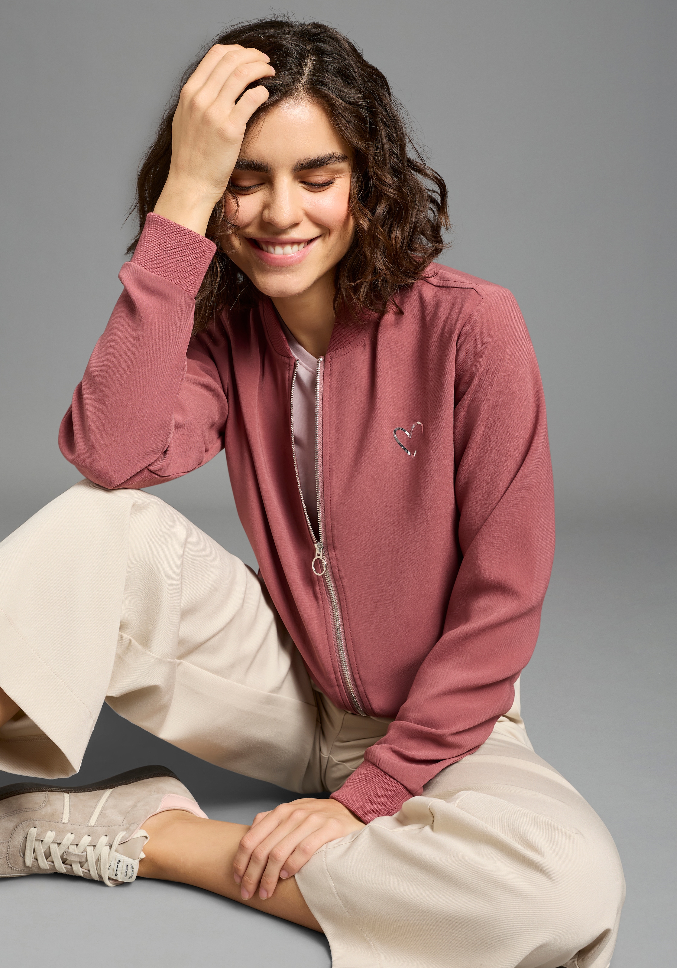 Image of Laura Scott Blouson mit Herz Druck-Applikationen, leichte Übergangsjacken